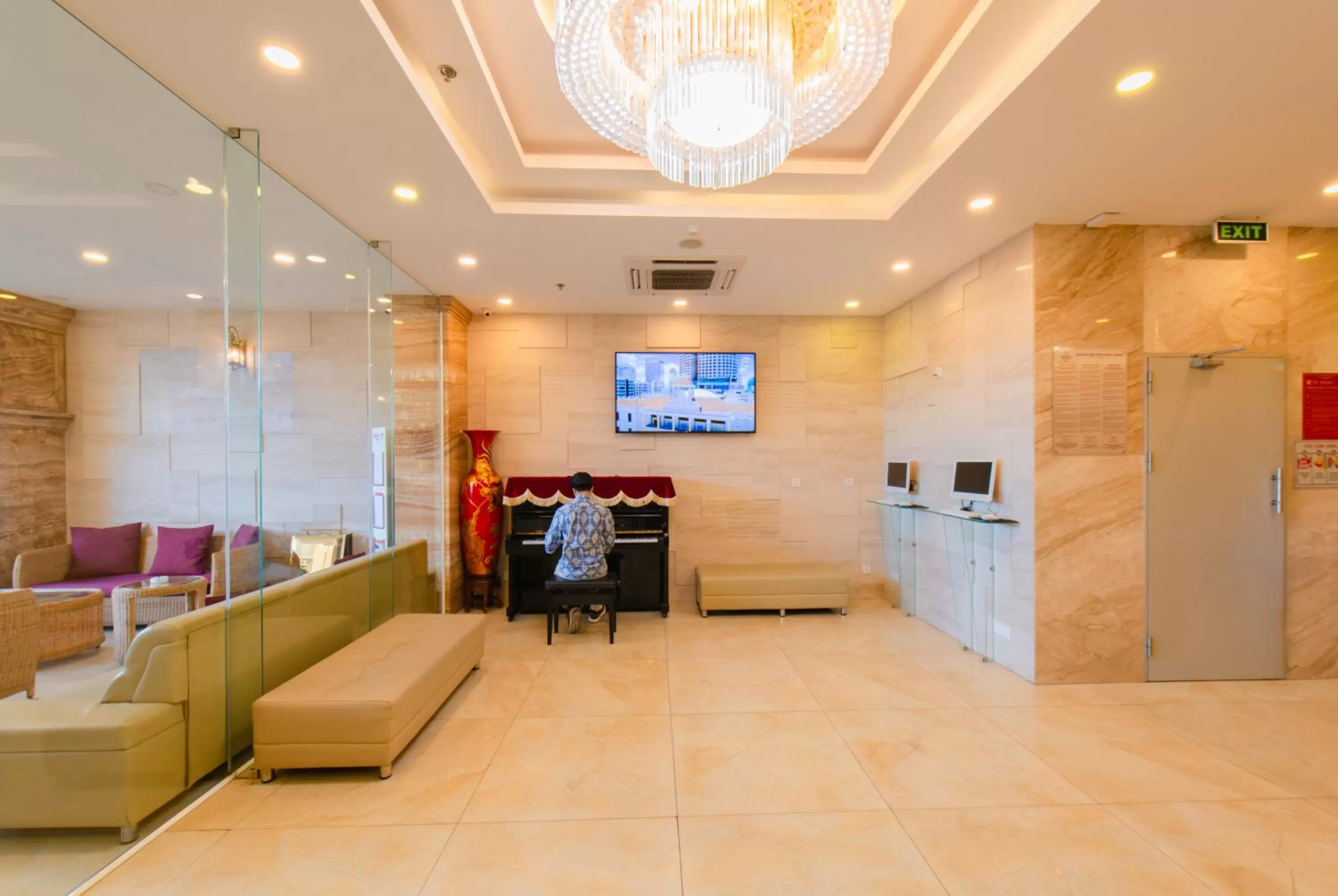 TV and multimedia in Boss Hotel