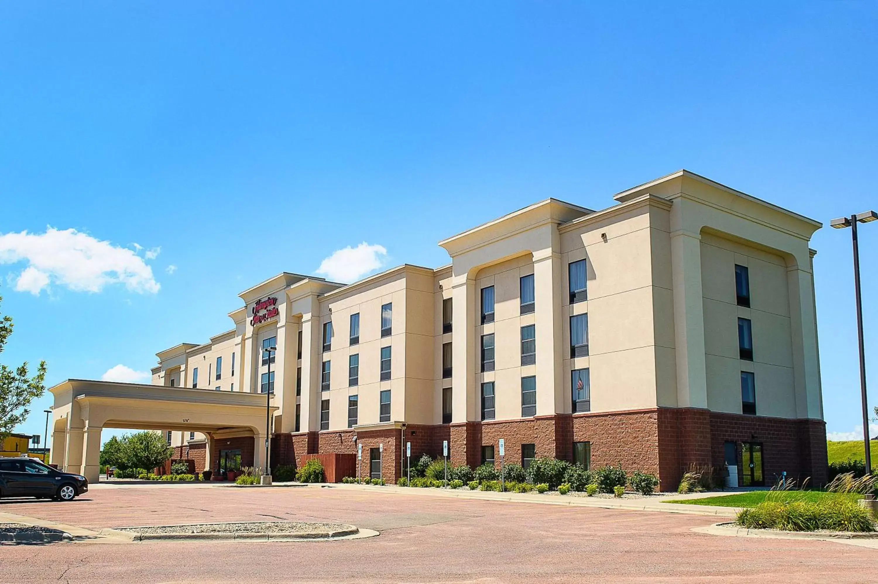 Property Building in Hampton Inn & Suites Brookings