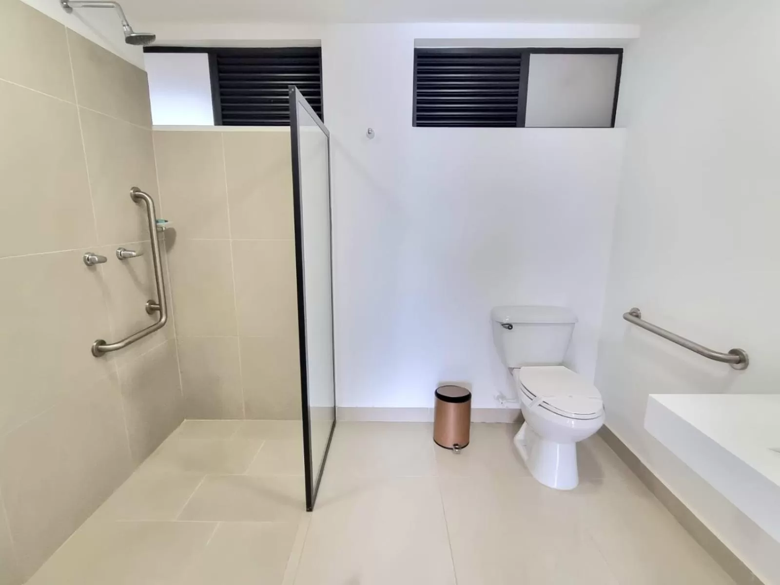 Shower in Origen Local Suites