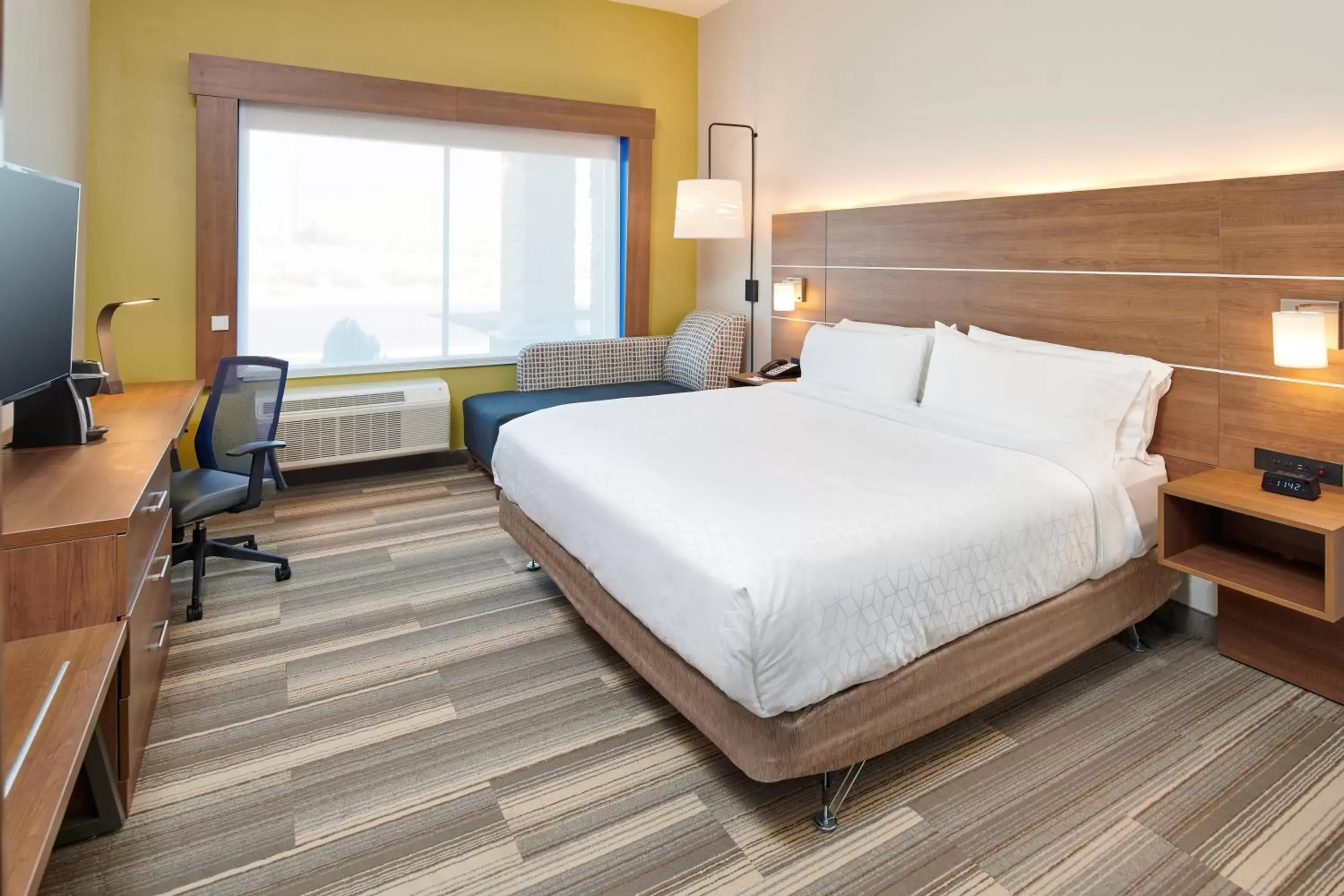 Photo of the whole room, Bed in Holiday Inn Express & Suites Taylor, an IHG Hotel