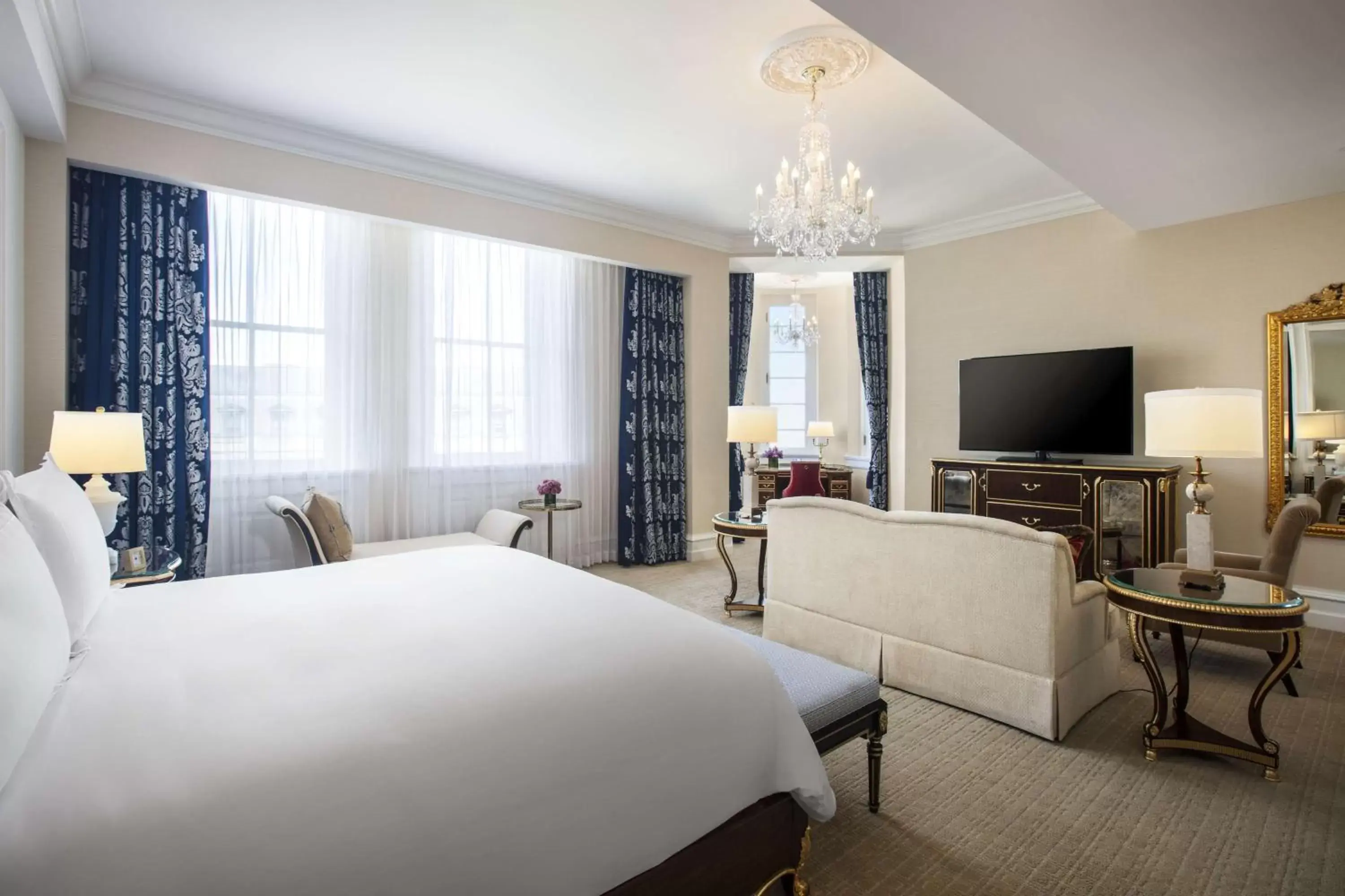 Living room, TV/Entertainment Center in Waldorf Astoria Washington DC