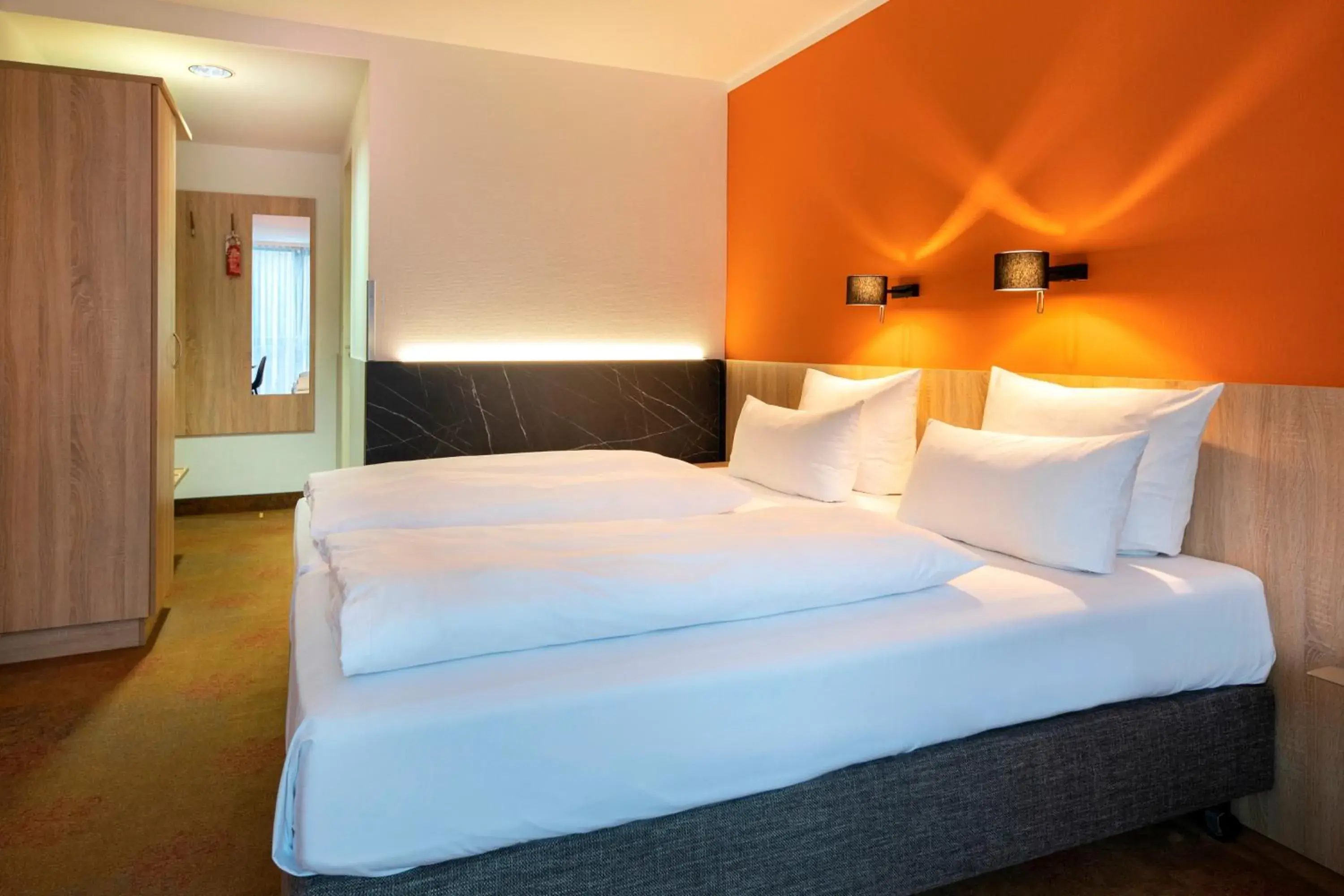 Photo of the whole room, Bed in ACHAT Hotel Stuttgart Airport Messe