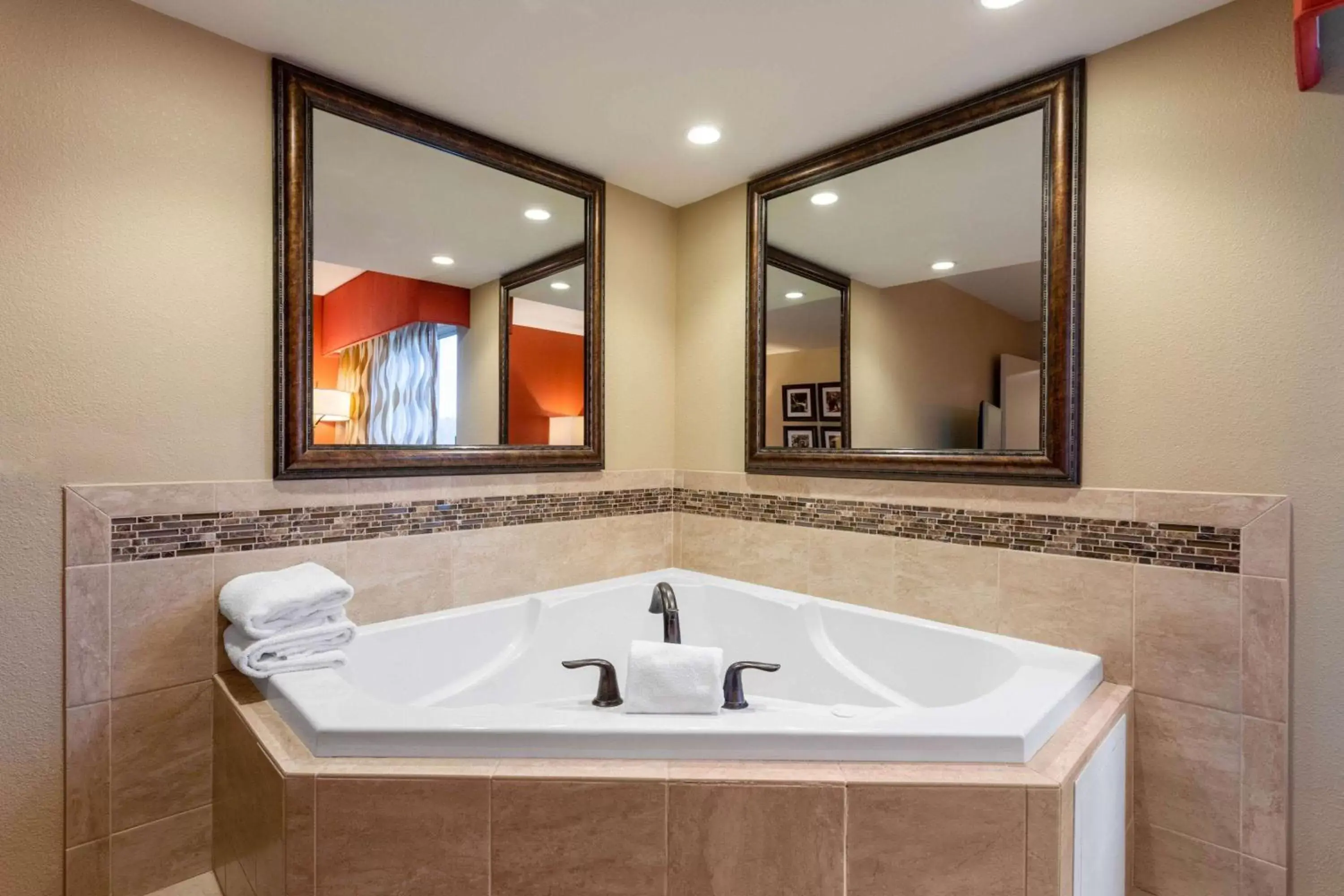 Photo of the whole room, Bathroom in La Quinta by Wyndham Pigeon Forge