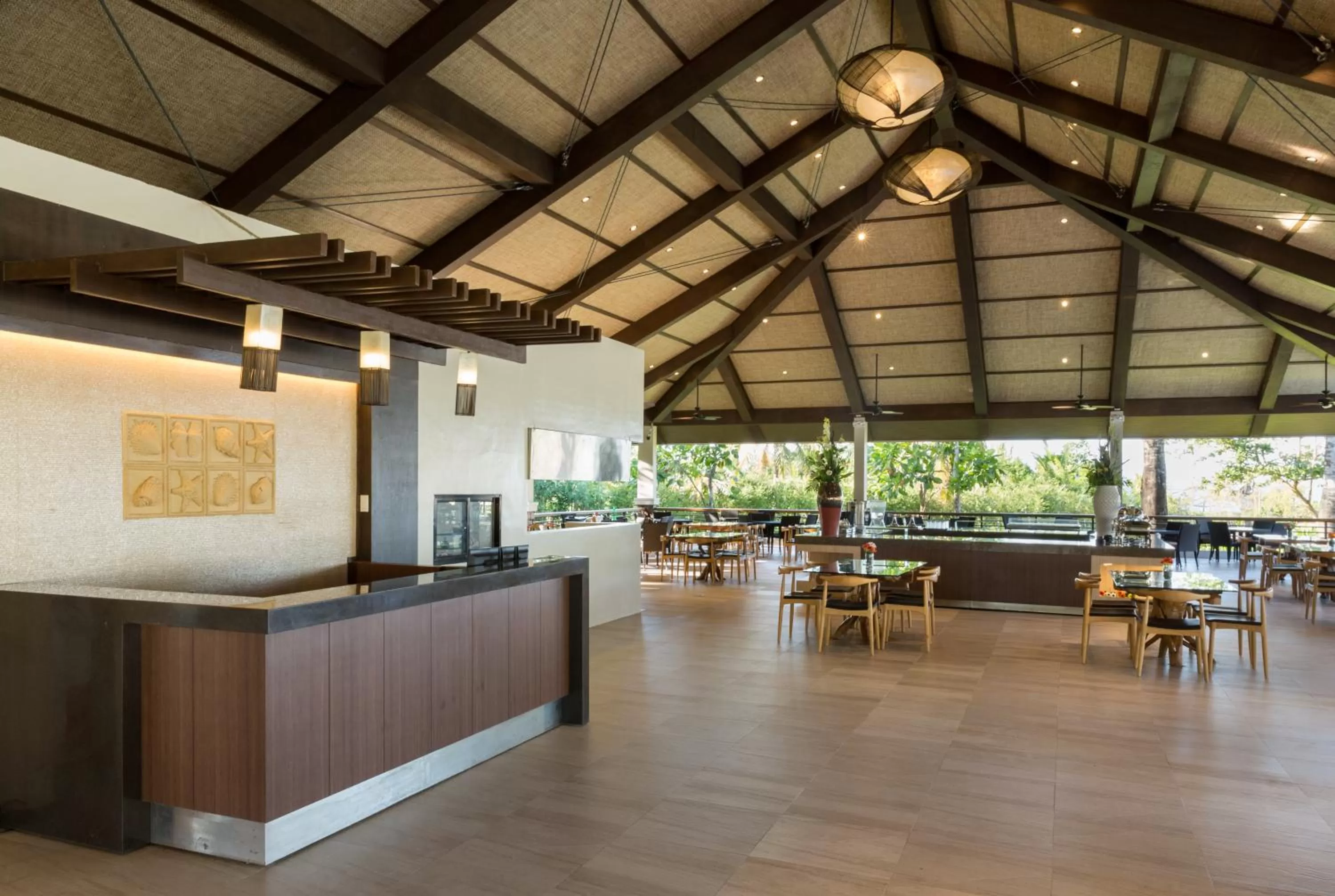 Restaurant/places to eat in Solina Beach & Nature Resort