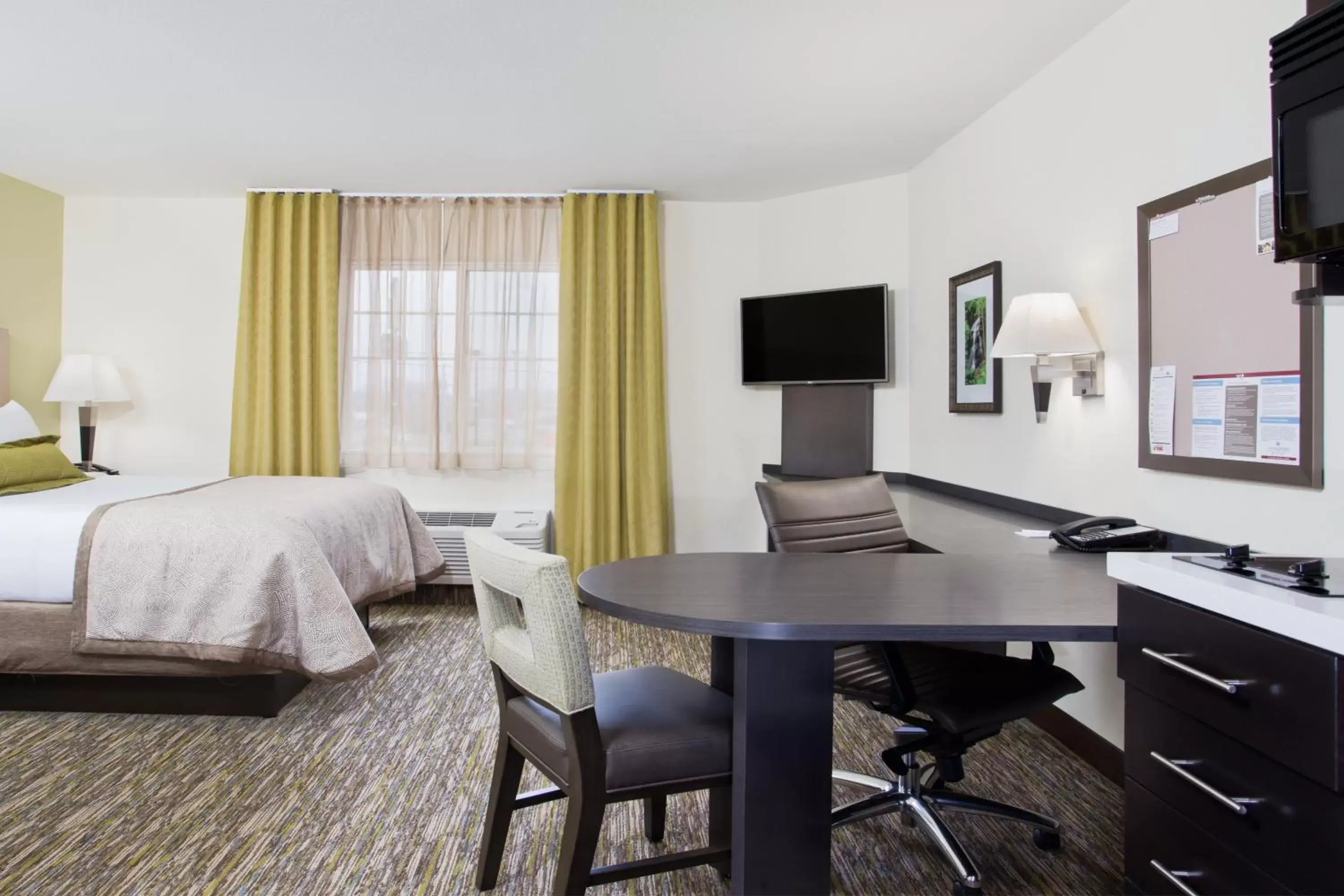 Photo of the whole room, TV/Entertainment Center in Candlewood Suites Fort Campbell - Oak Grove, an IHG Hotel