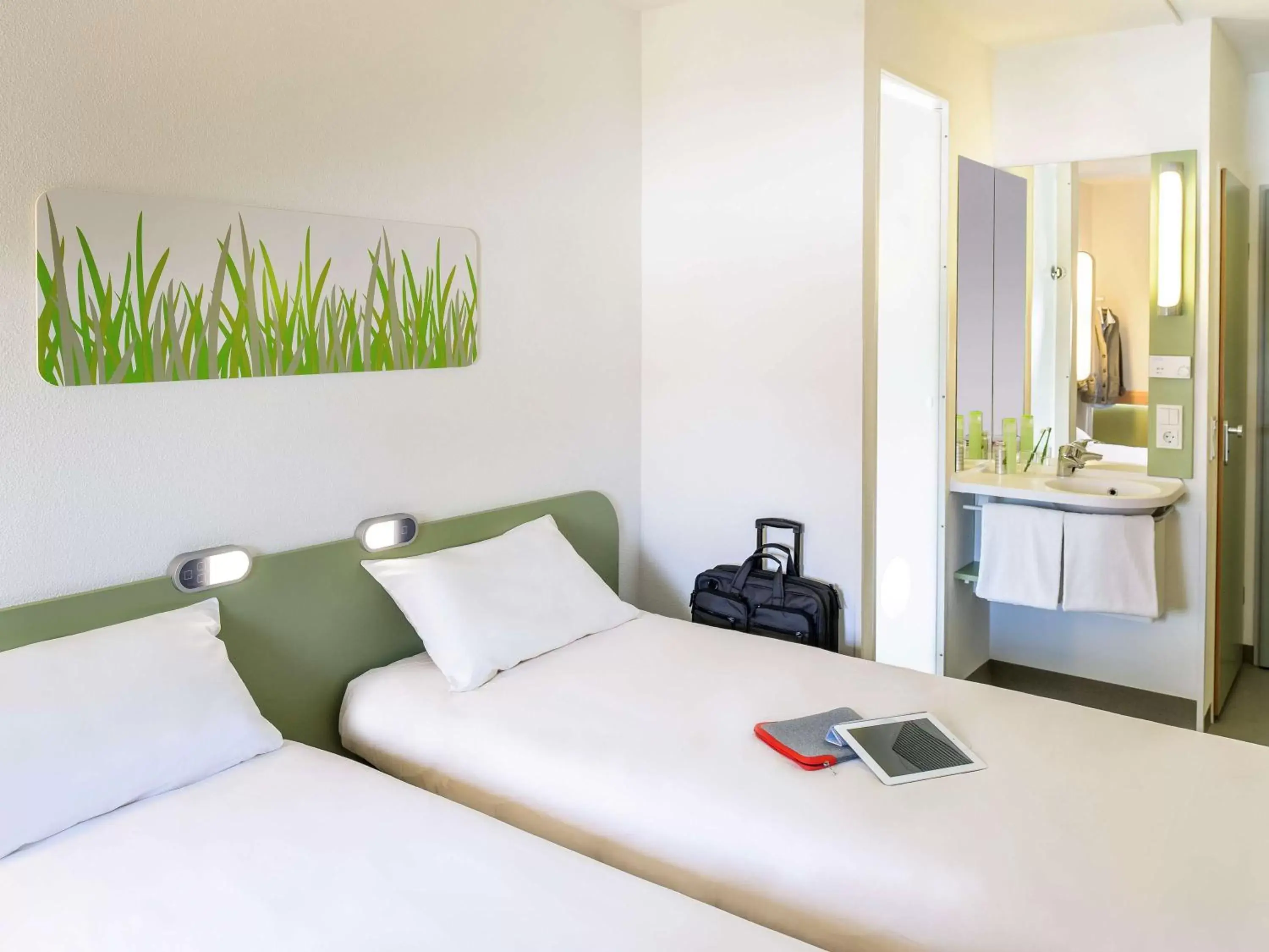 Photo of the whole room, Bed in ibis budget Zurich Airport Photo of the whole room, Bed in ibis budget Zurich Airport