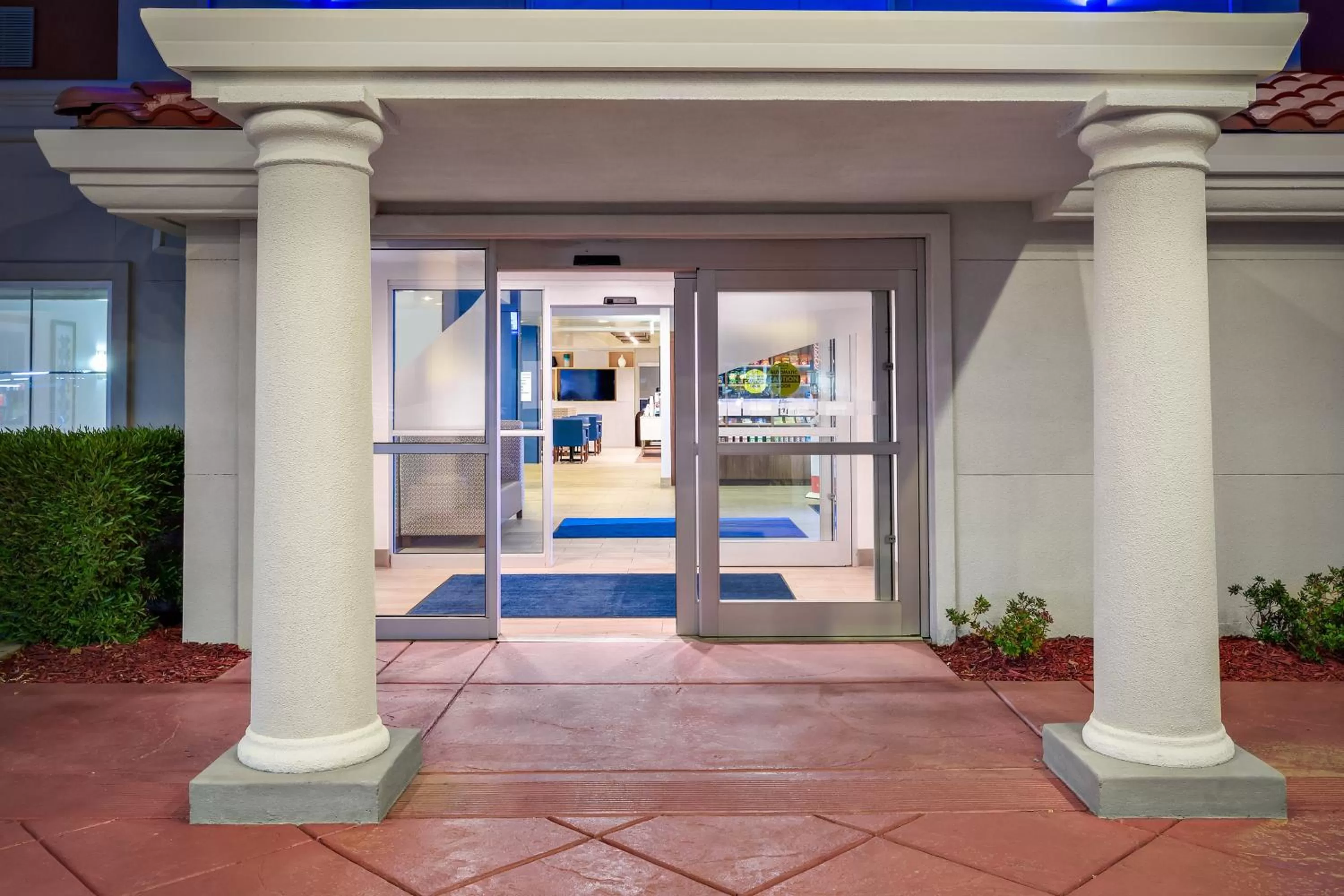 Property building in Holiday Inn Express Hotel & Suites Oroville Southwest by IHG