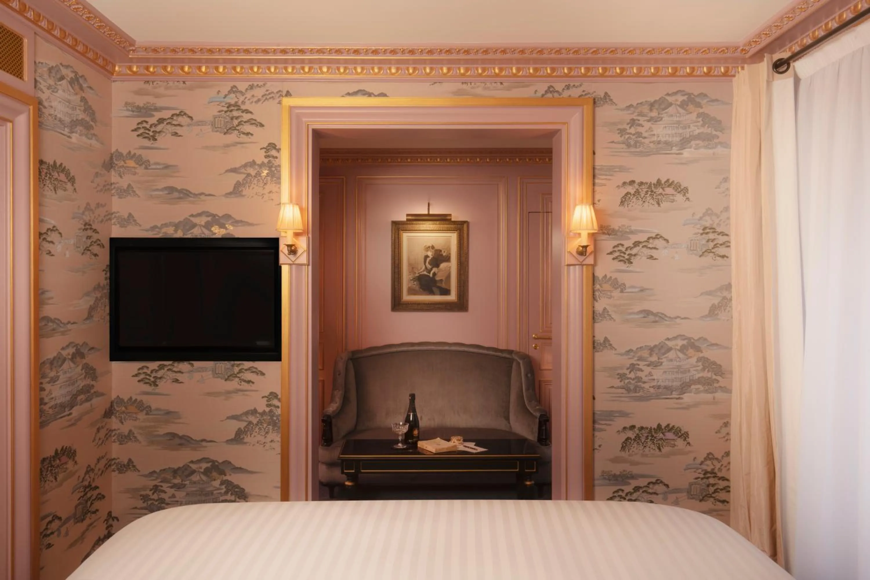 Living room, Bed in Maison Proust, Hotel & Spa La Mer