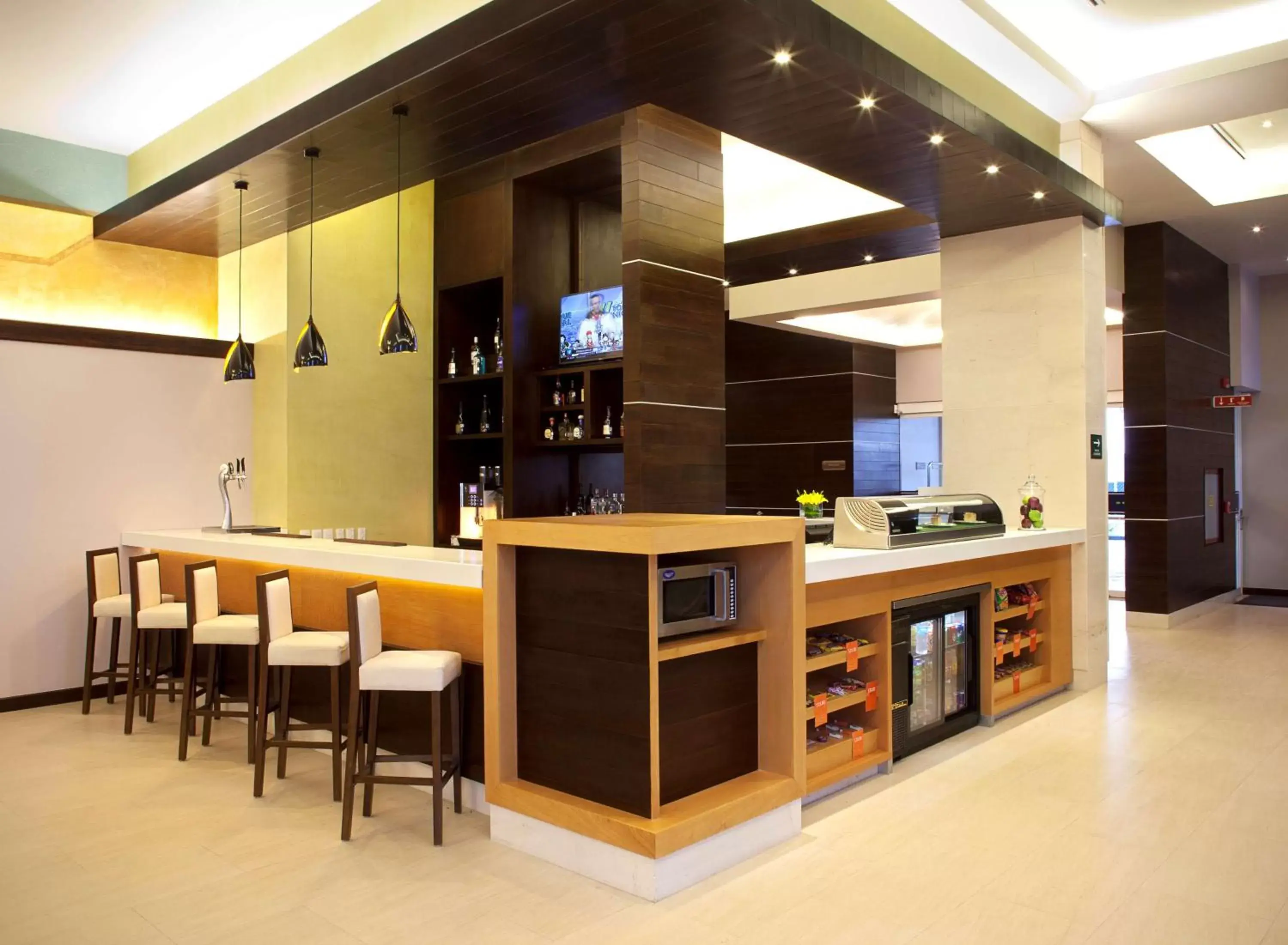 Lounge or bar in Hampton Inn by Hilton Silao-Aeropuerto, Mexico Lounge or bar in Hampton Inn by Hilton Silao-Aeropuerto, Mexico
