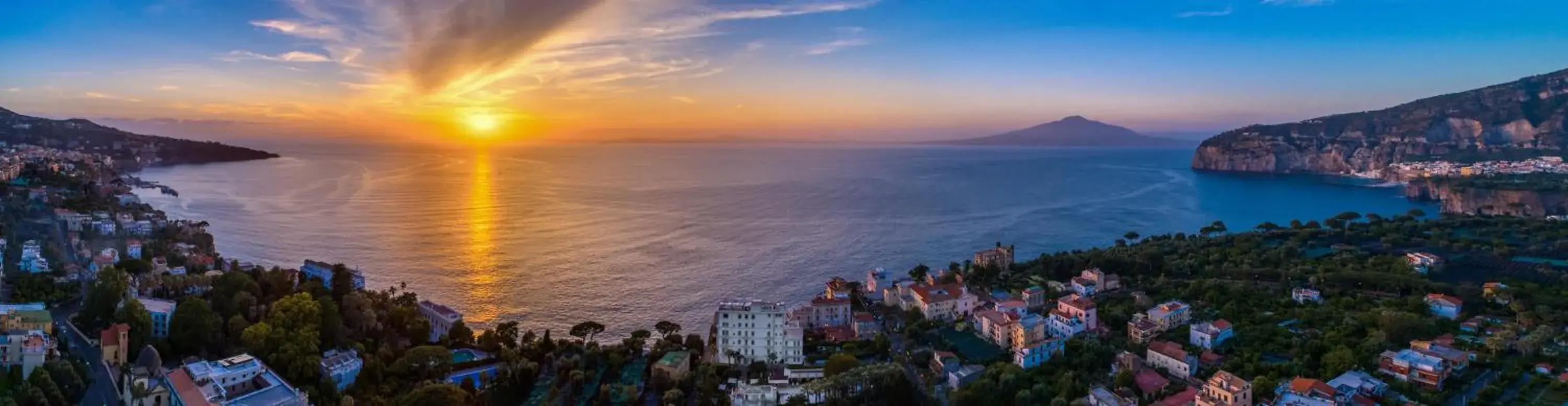 Bird's eye view, Sunrise/Sunset in Hotel Mediterraneo