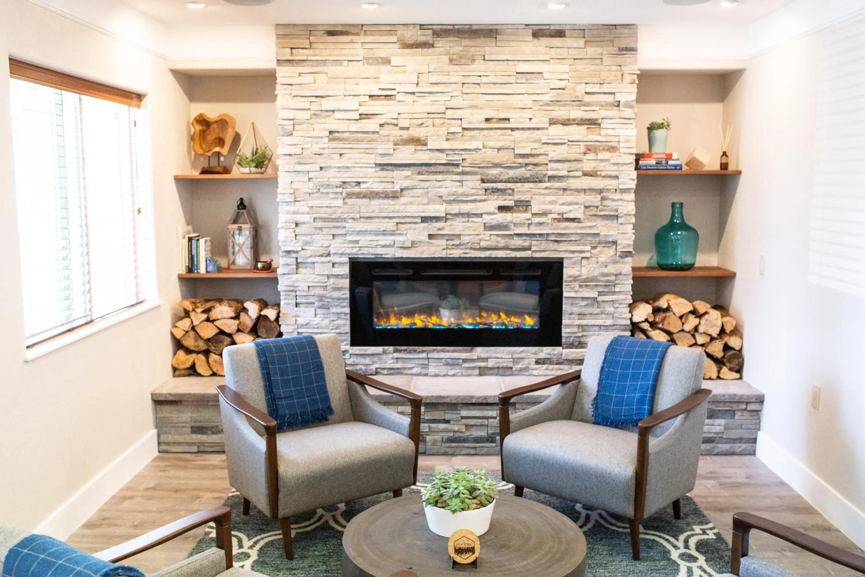 Library in Inn At Mount Shasta