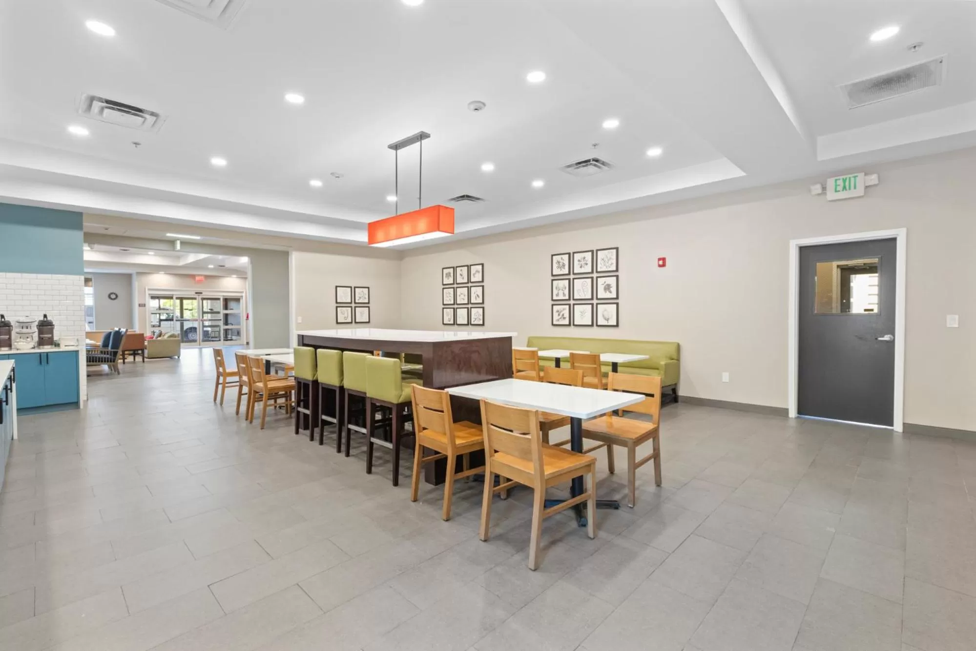 Breakfast in Country Inn & Suites By Radisson, Savannah Airport, GA