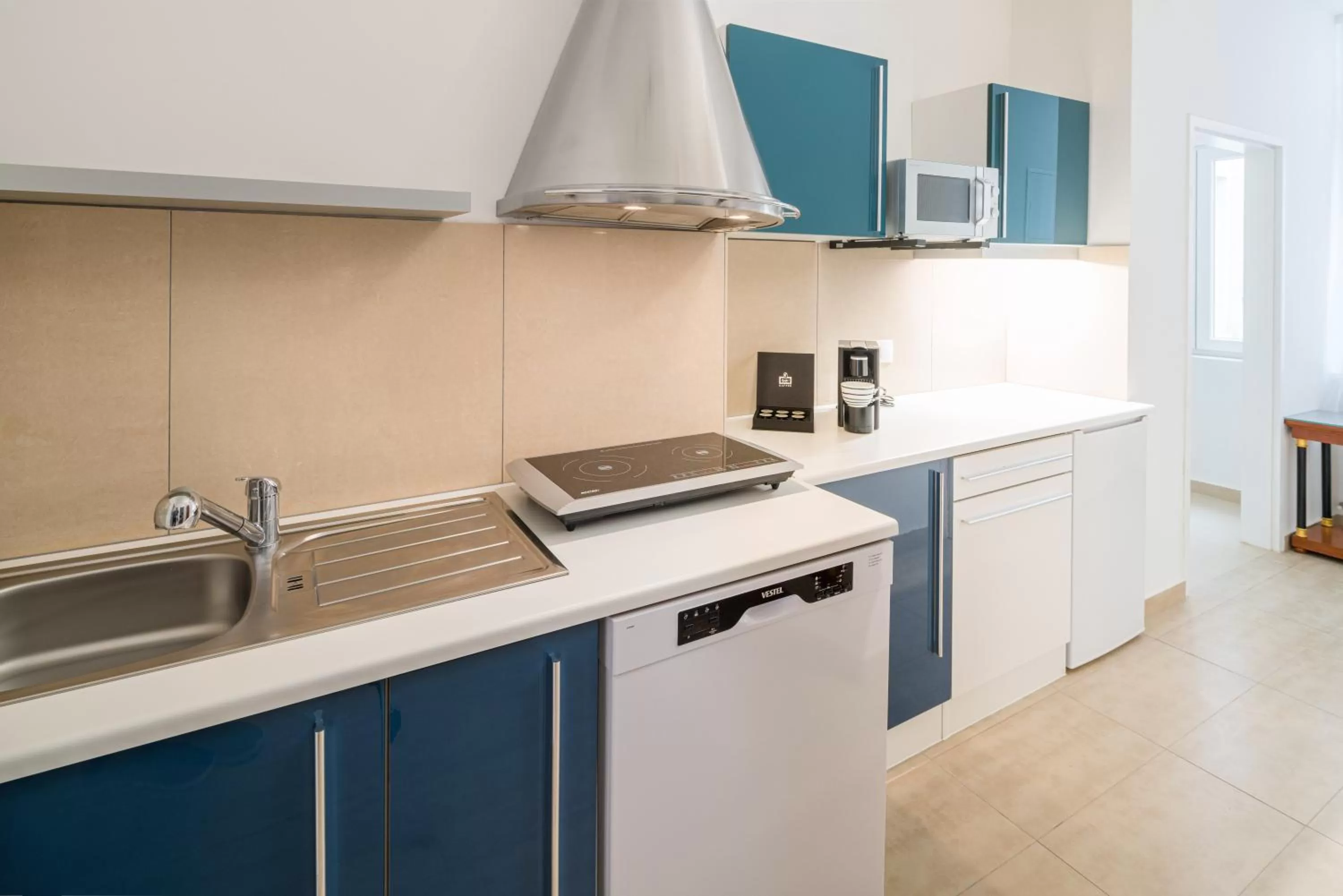 Kitchen or kitchenette in Best Western Plus Celebrity Suites