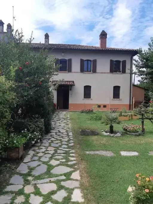 Facade/entrance, Property Building in La Casa di Biba