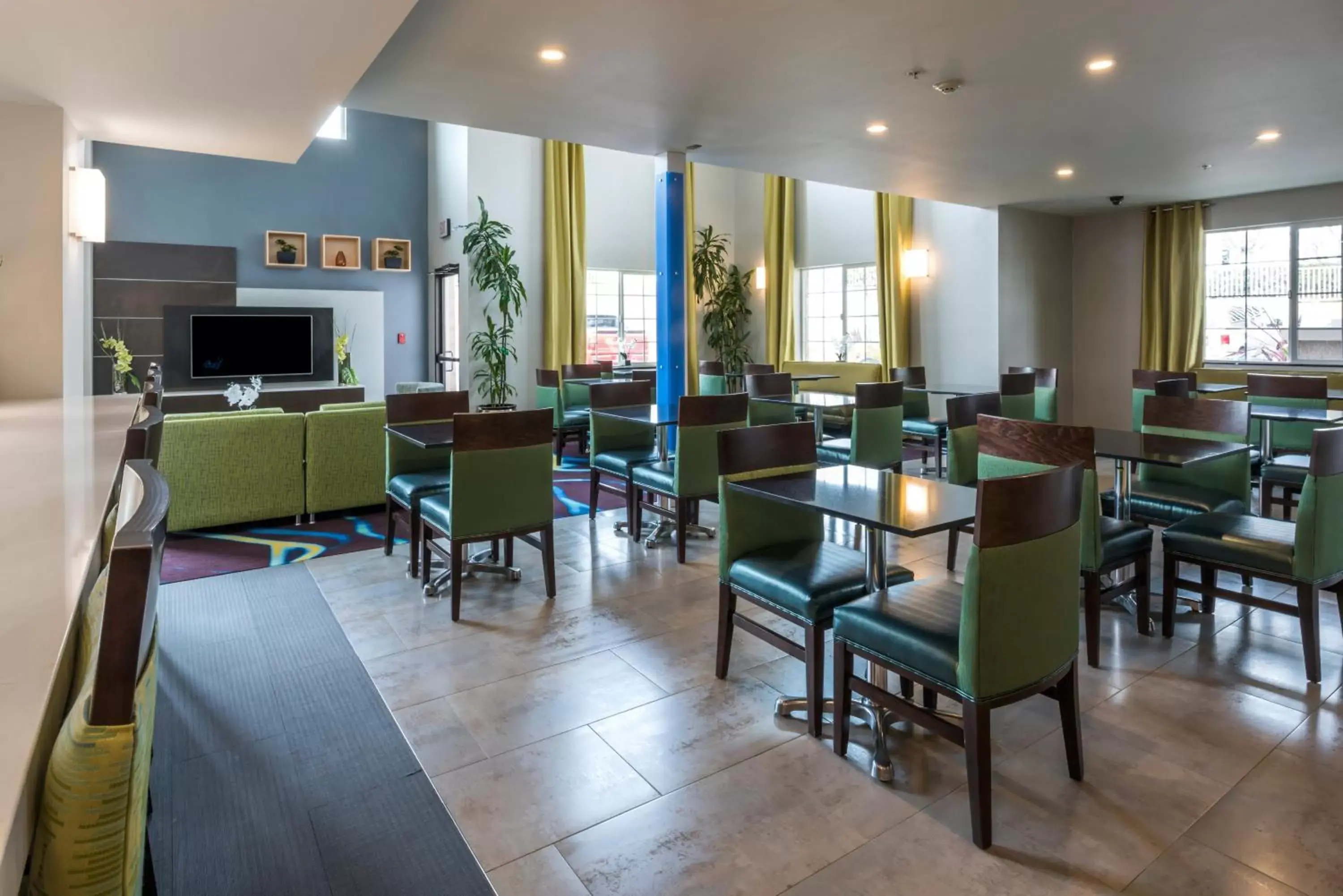 Breakfast, Restaurant/Places to Eat in Holiday Inn Express Hotel & Suites Livermore, an IHG Hotel