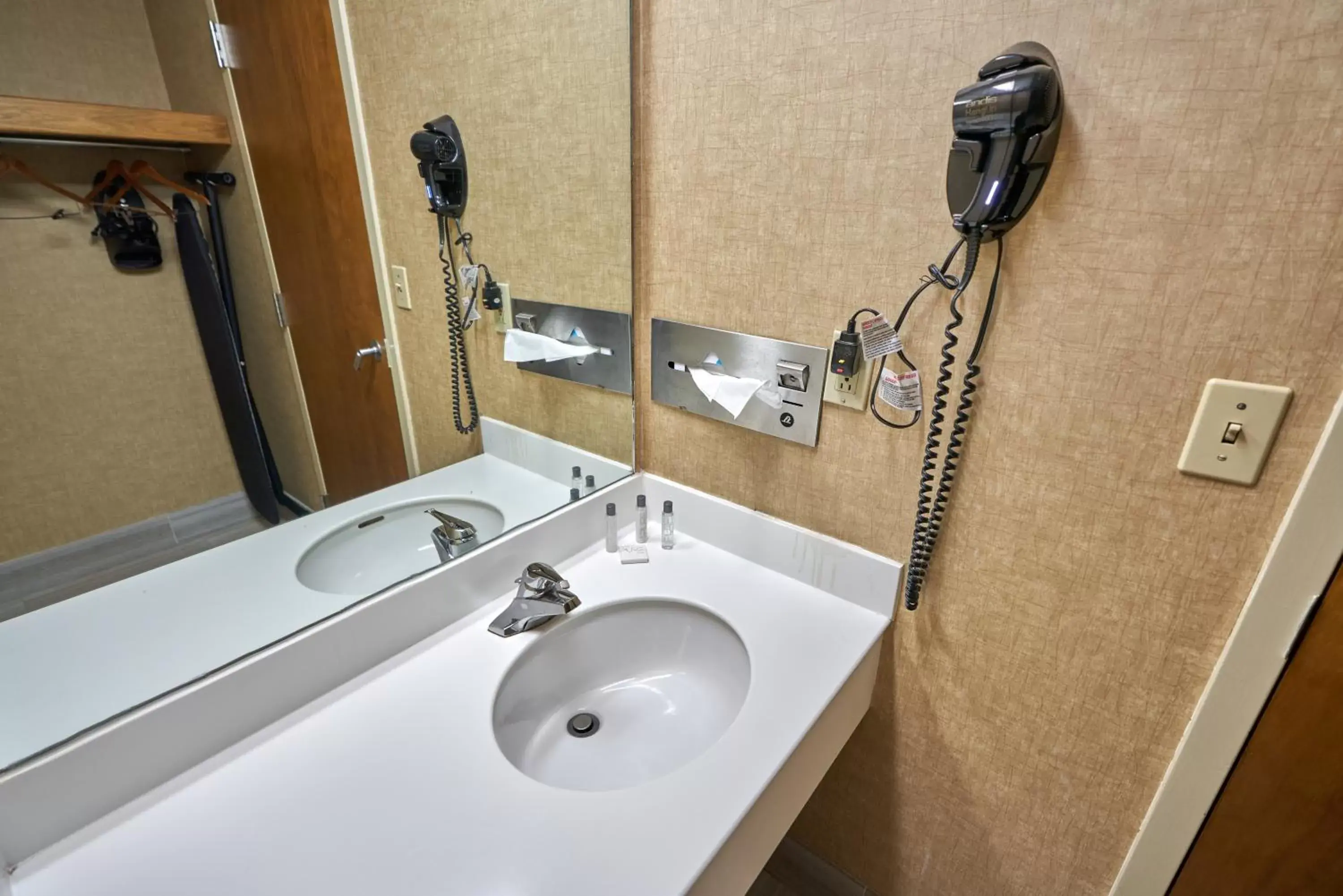 Bathroom in Riverview Inn & Suites