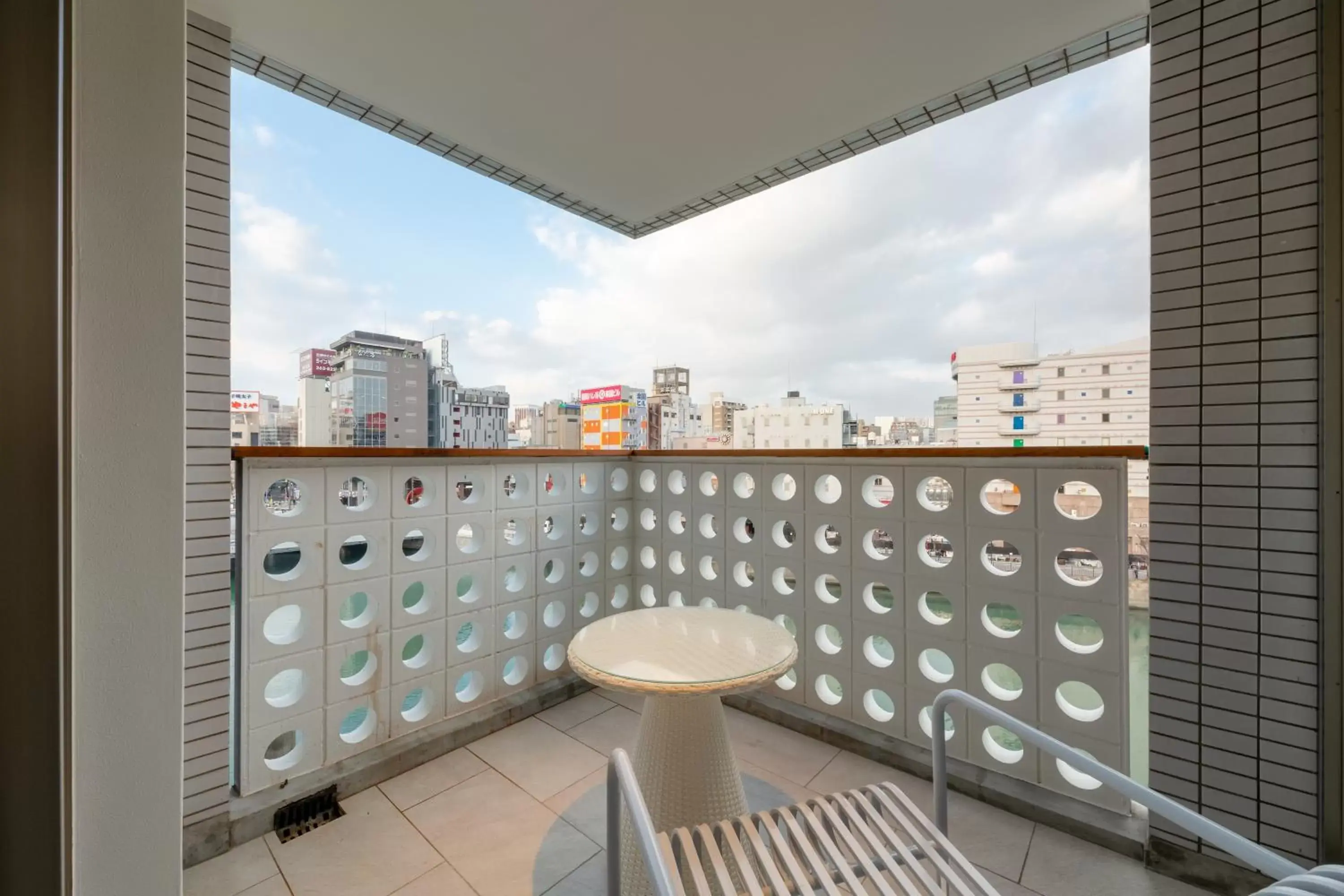 Balcony/Terrace in The OneFive Villa Fukuoka