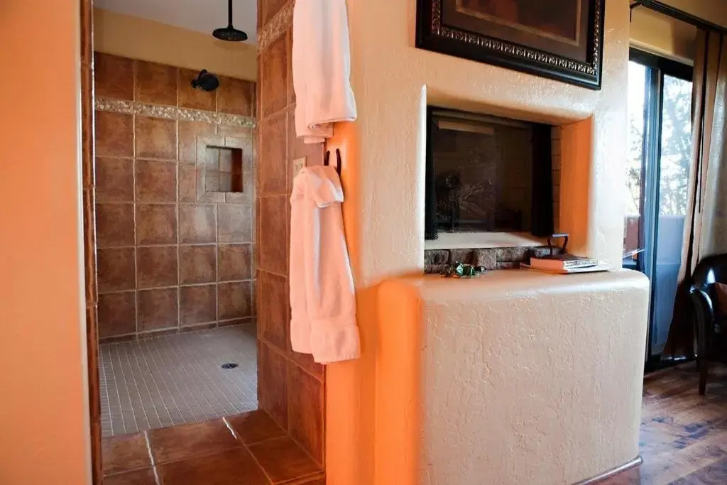 Shower, Bathroom in The Inn at Thunder Mountain