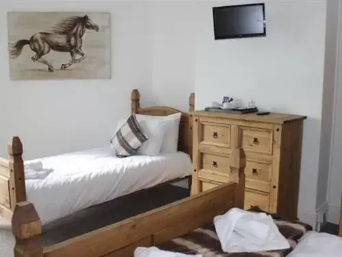 Bedroom, Bed in Stonehenge Inn & Shepherd's Huts