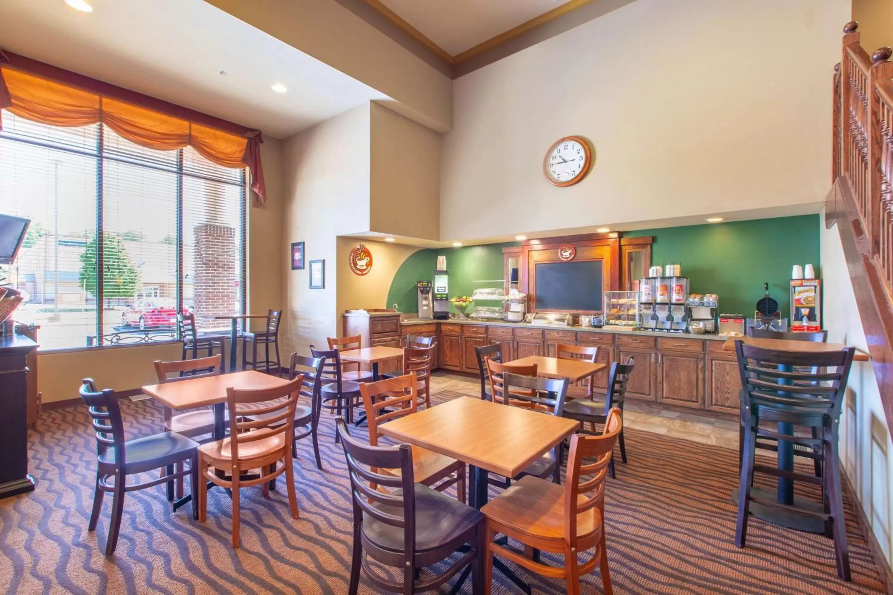 Restaurant/Places to Eat in AmericInn by Wyndham Ottumwa