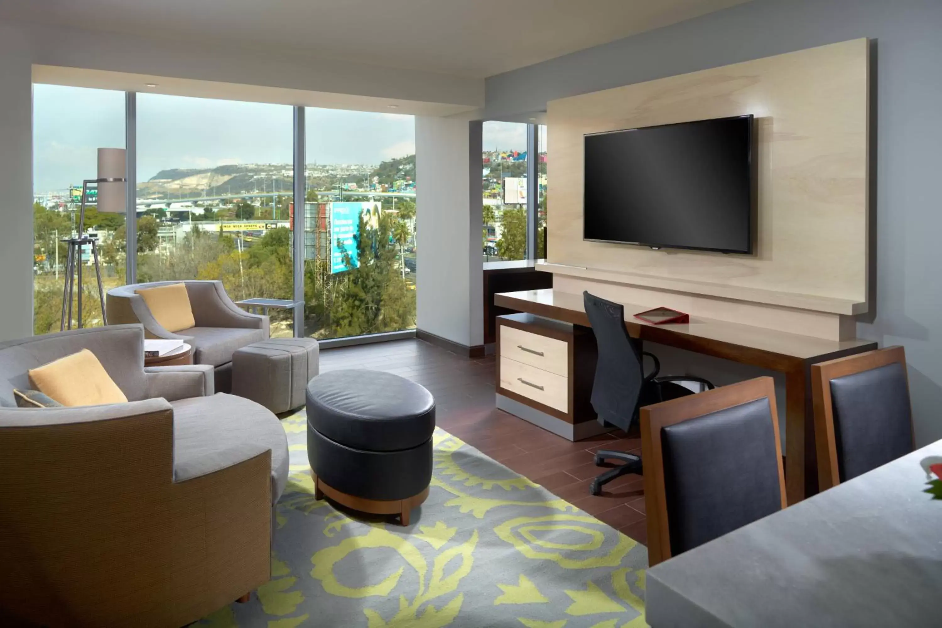 Living room, Seating Area in Courtyard by Marriott Queretaro