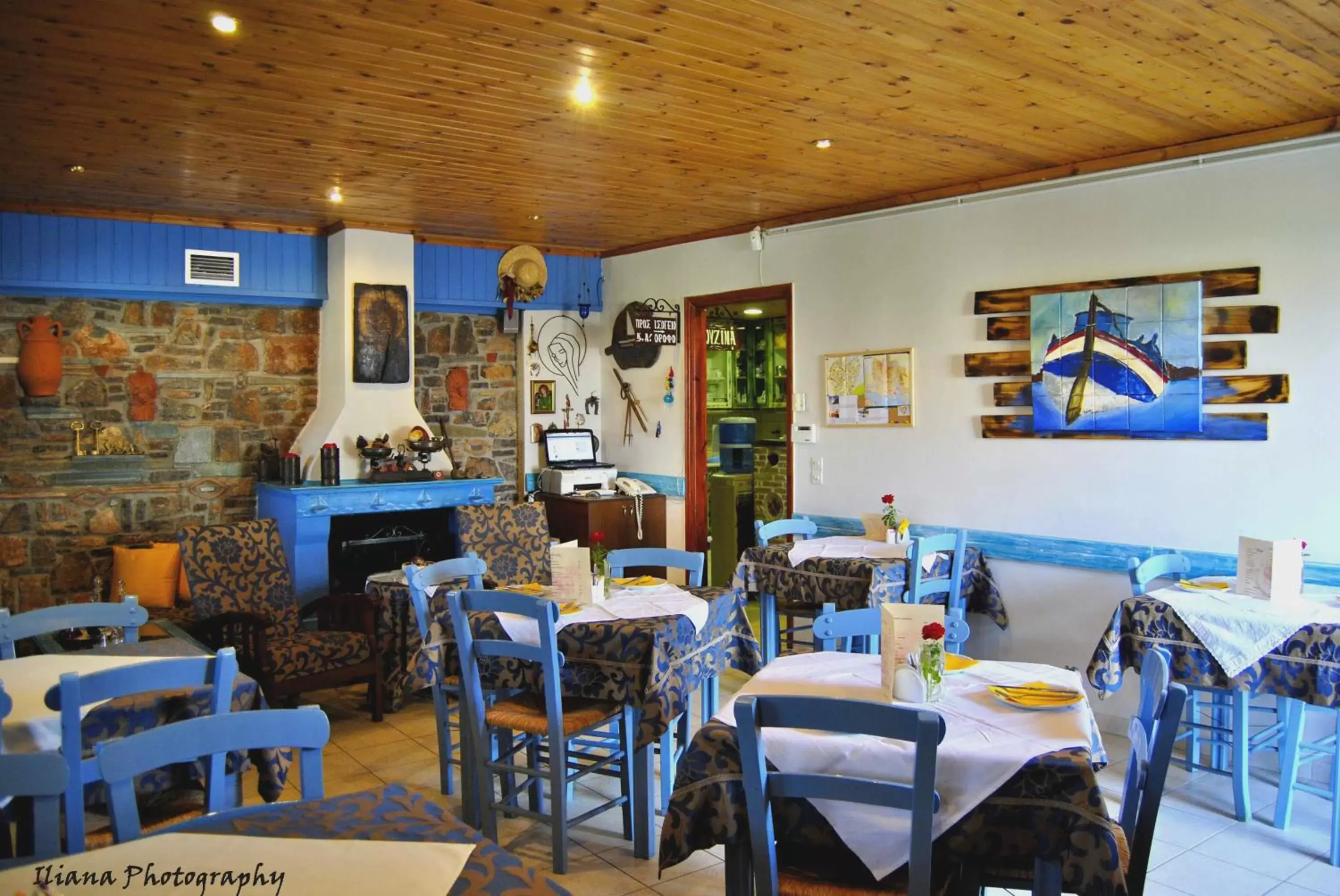 Restaurant/Places to Eat in Filoxenia Studios