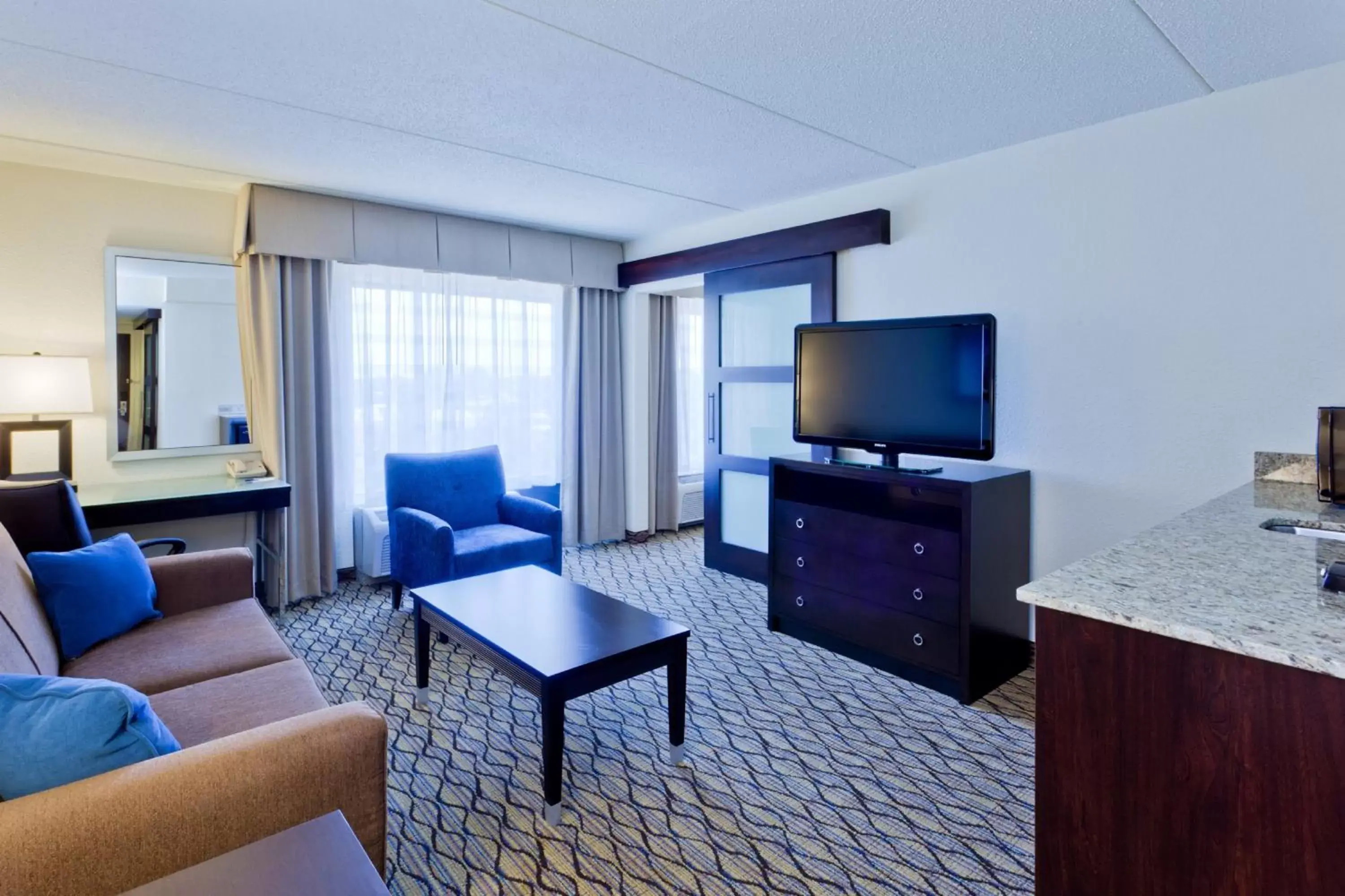 Bedroom, Seating Area in Holiday Inn Express Baltimore BWI Airport West, an IHG Hotel