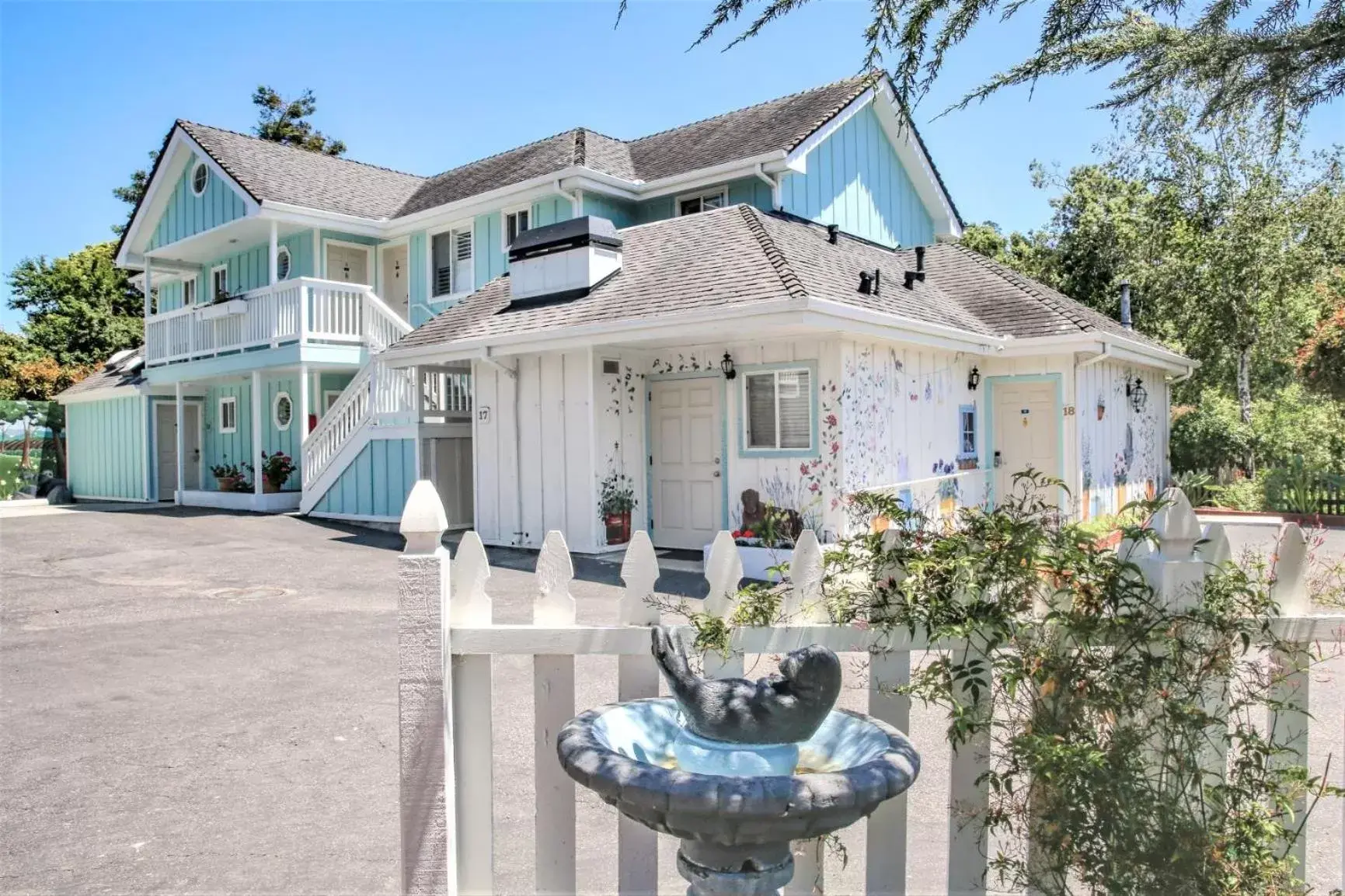 Property building in Bluebird Inn Property building in Bluebird Inn