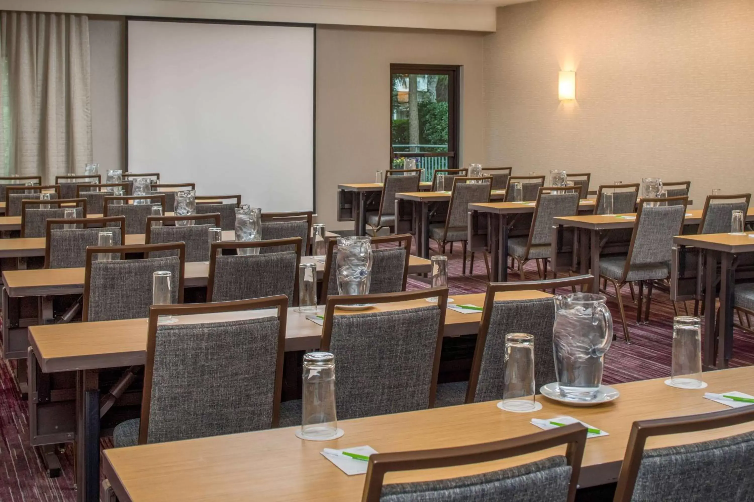 Meeting/conference room, Restaurant/Places to Eat in Sonesta Select Seattle Bellevue Redmond