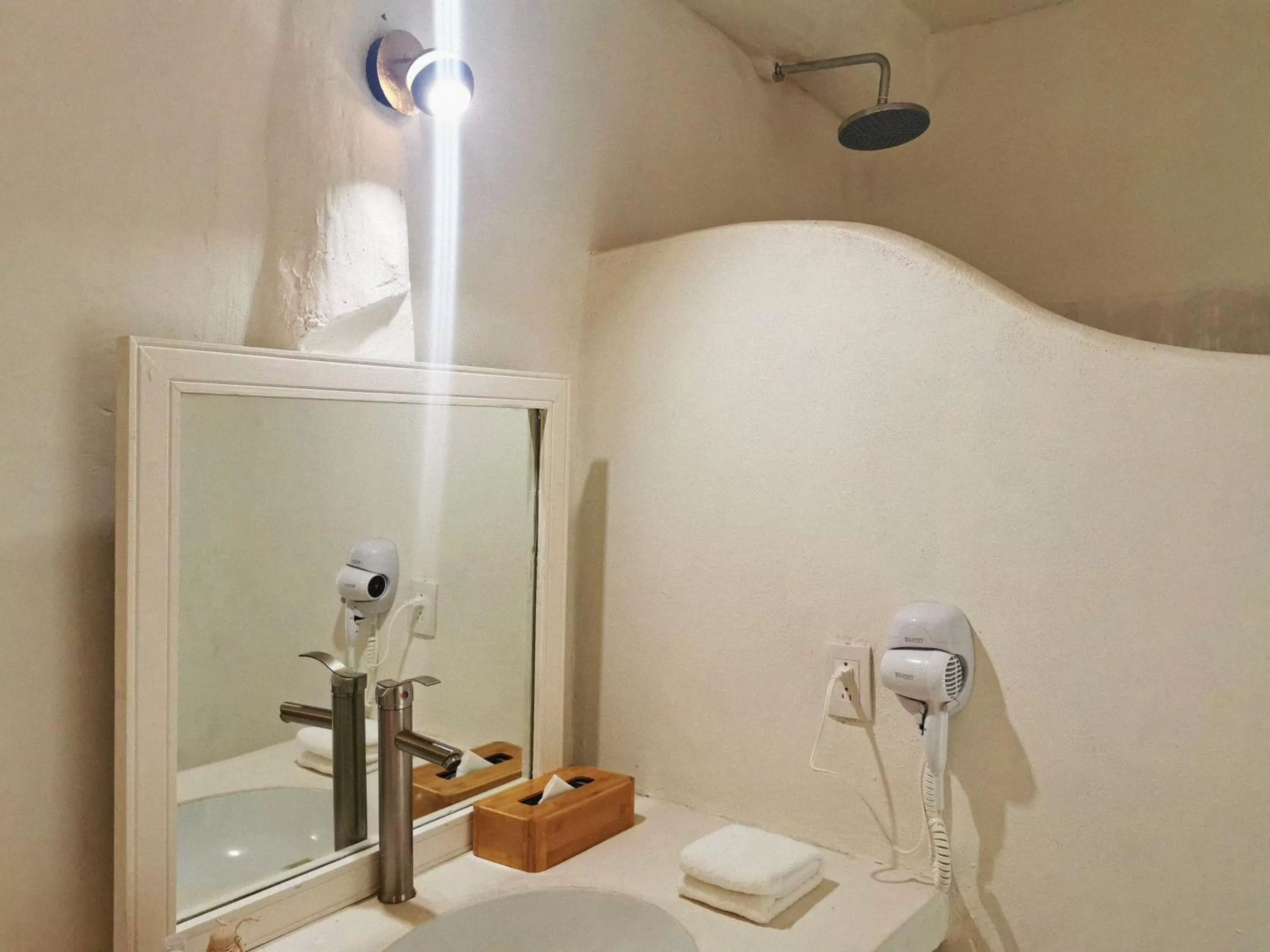 Shower in Coco Unlimited