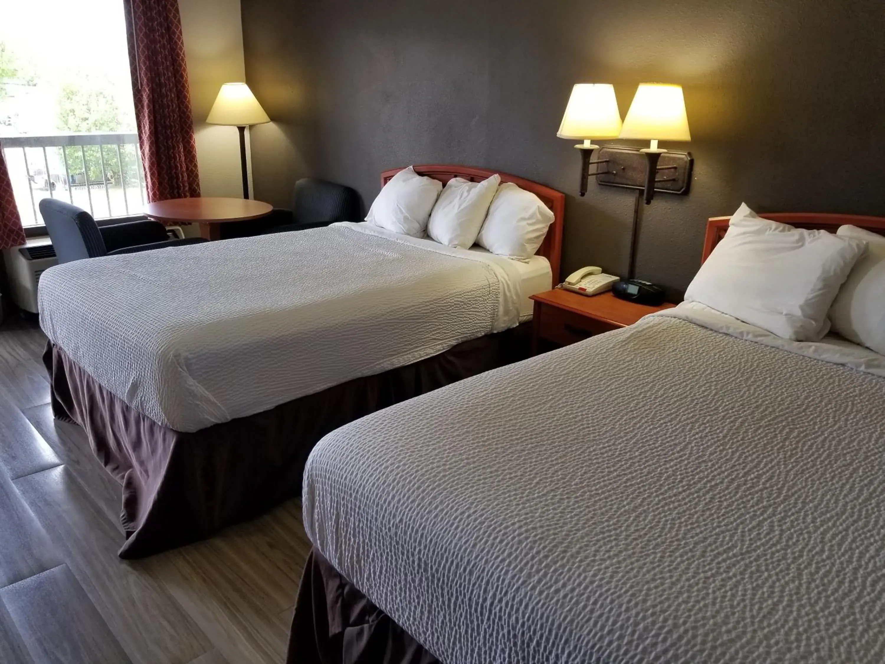 Double Room with Two Double Beds - Smoking in Days Inn by Wyndham Wilson Double Room with Two Double Beds - Smoking in Days Inn by Wyndham Wilson