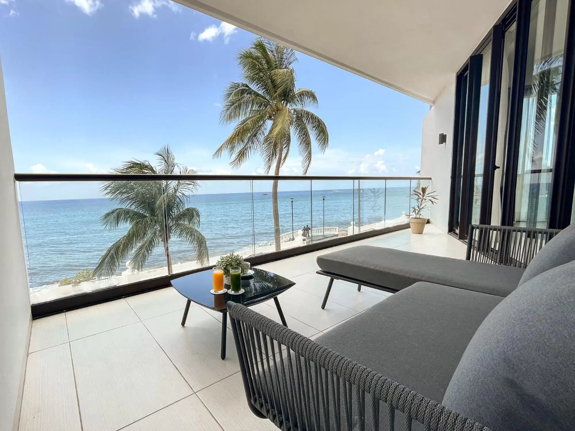 Balcony/Terrace, Sea View in Hotel Puerto Libre