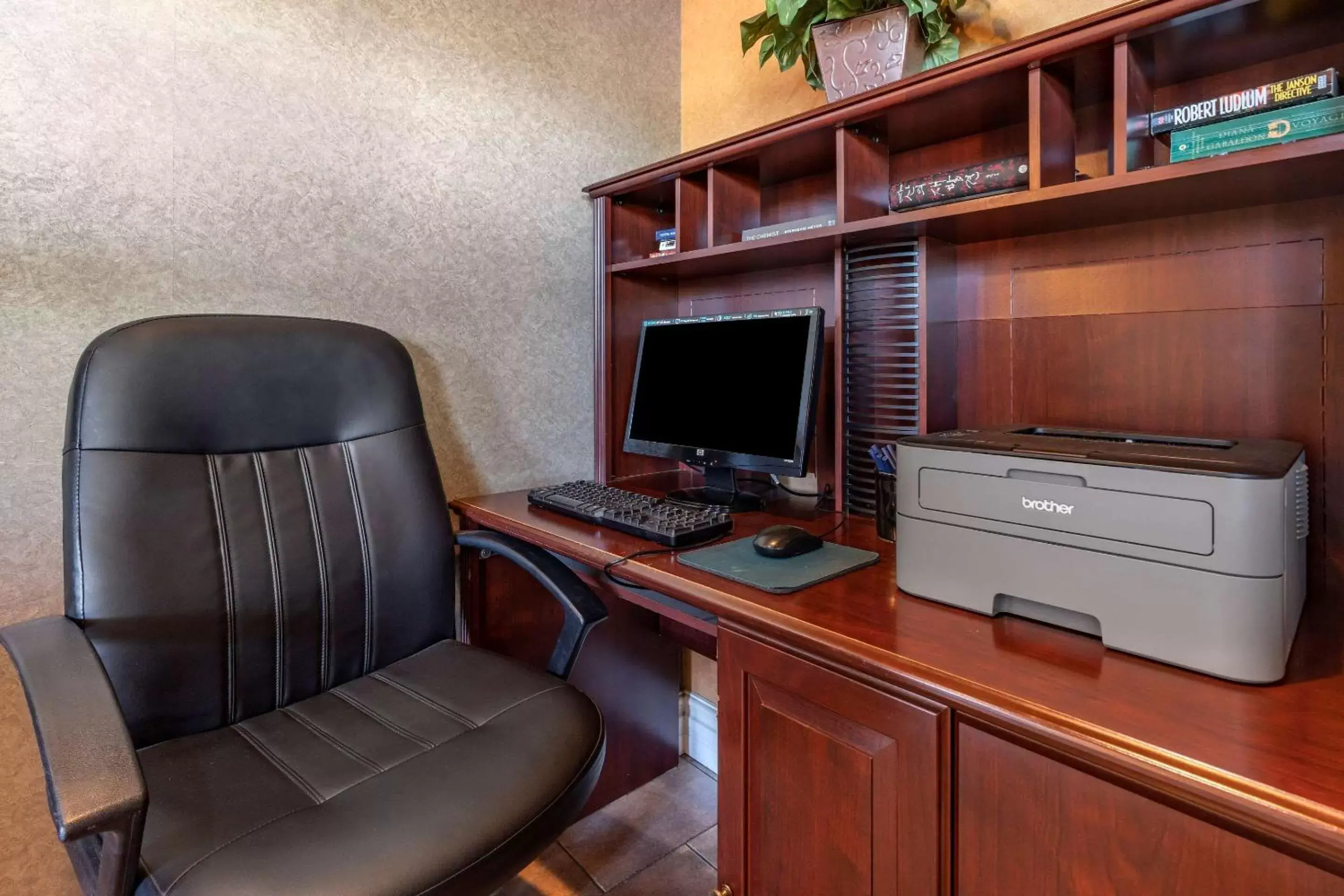 Business facilities, TV/Entertainment Center in Comfort Inn & Suites Ukiah Mendocino County