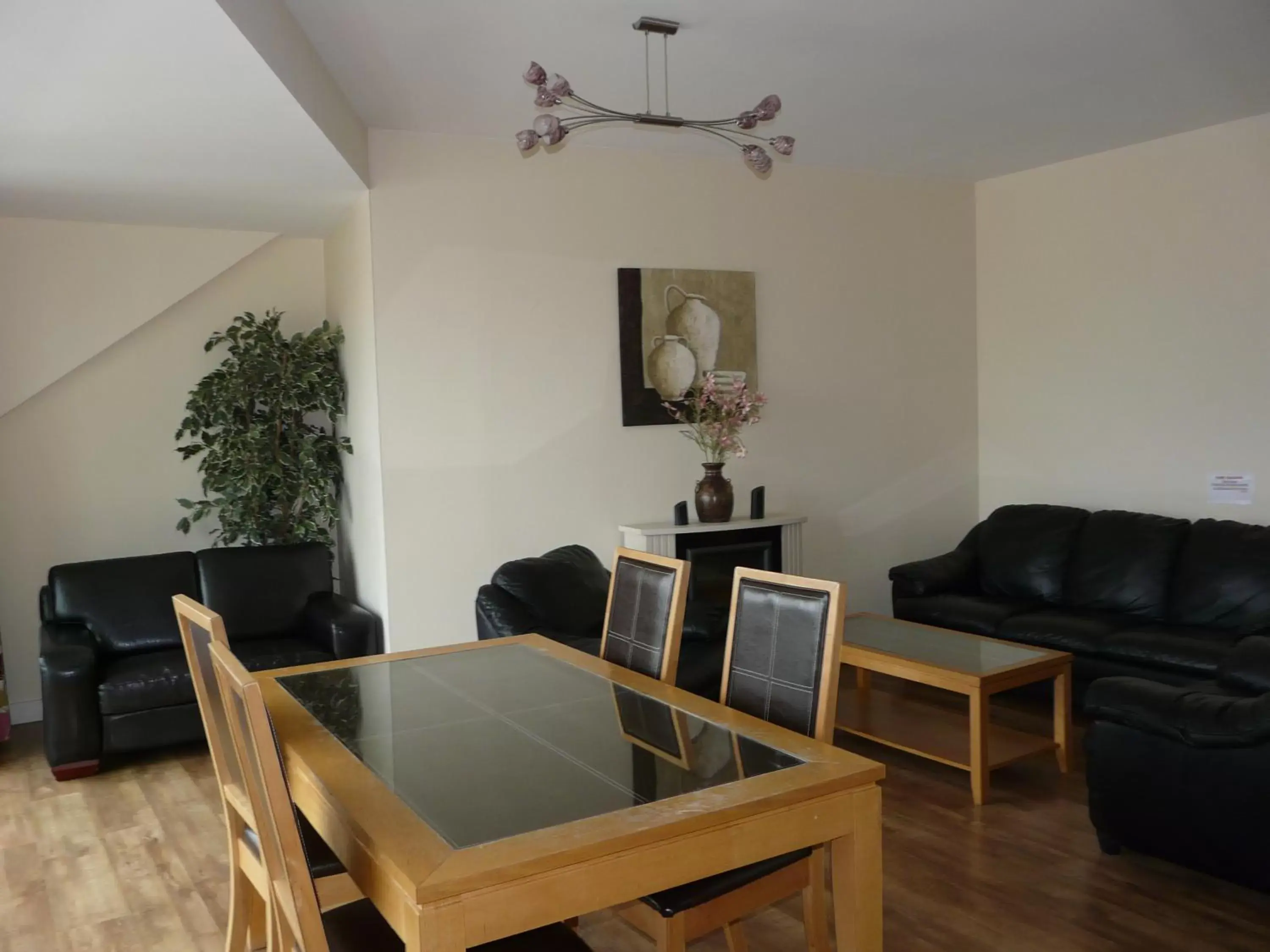 Seating Area in The Courtyard Apartments