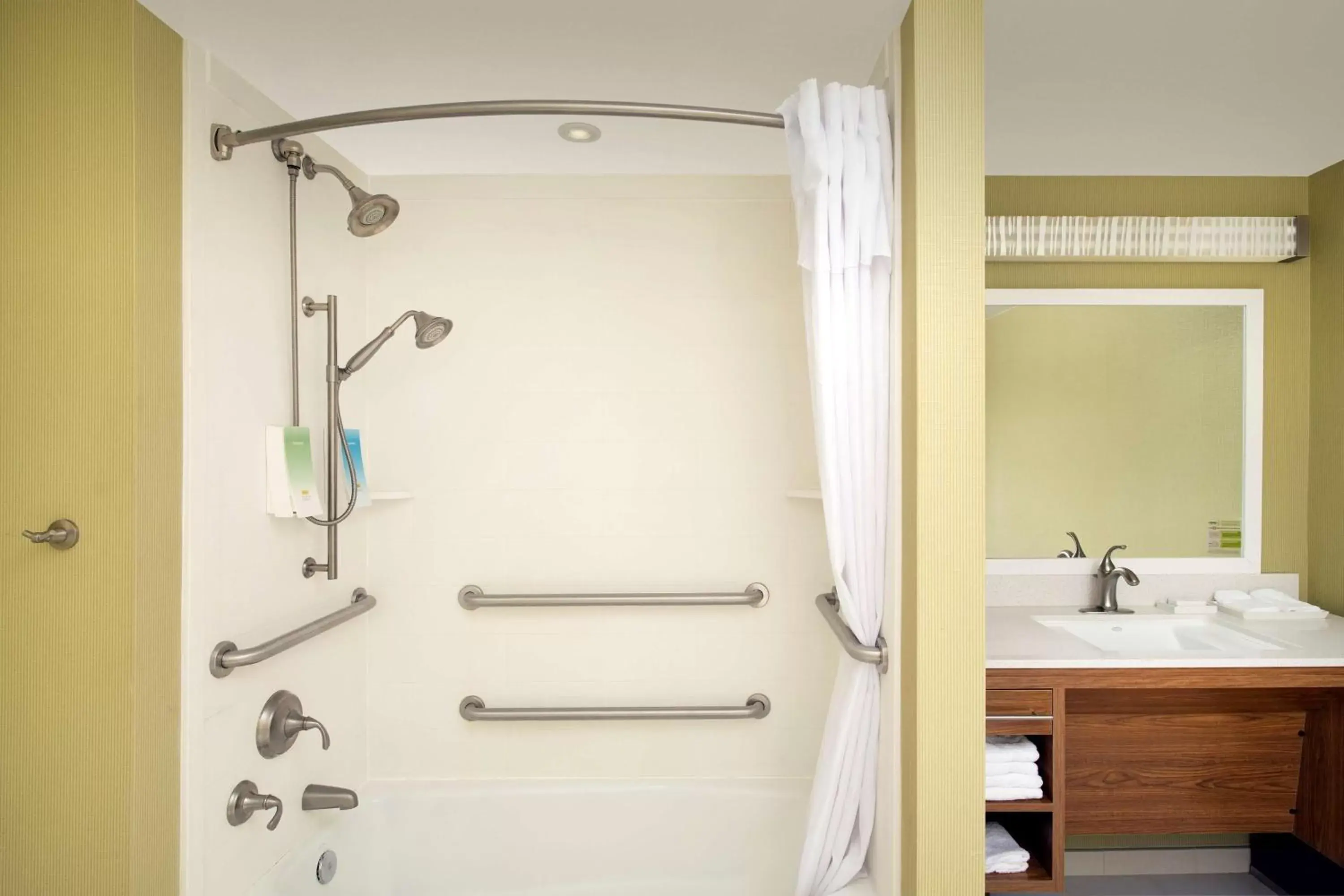 1 Queen Accessible Bathtub Studio Non-Smoking in Home2 Suites by Hilton Baltimore Downtown