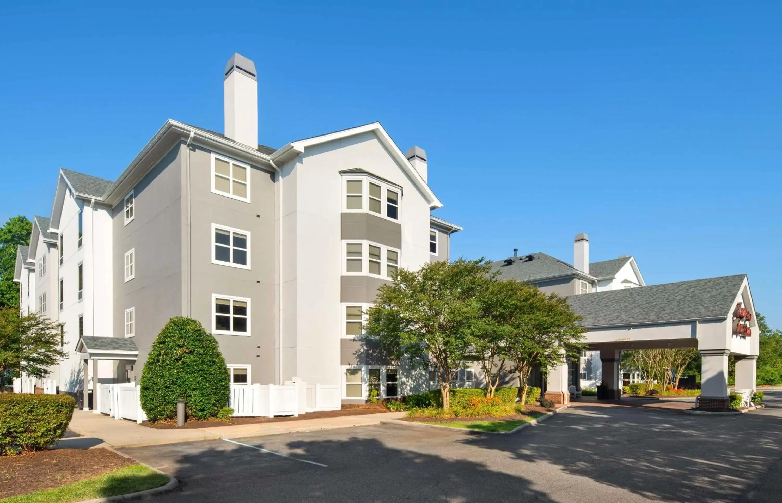 Property Building in Hampton Inn & Suites Newport News-Airport - Oyster Point Area