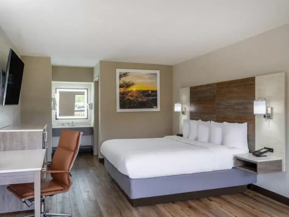 Bed in Days Inn by Wyndham Clemson Bed in Days Inn by Wyndham Clemson