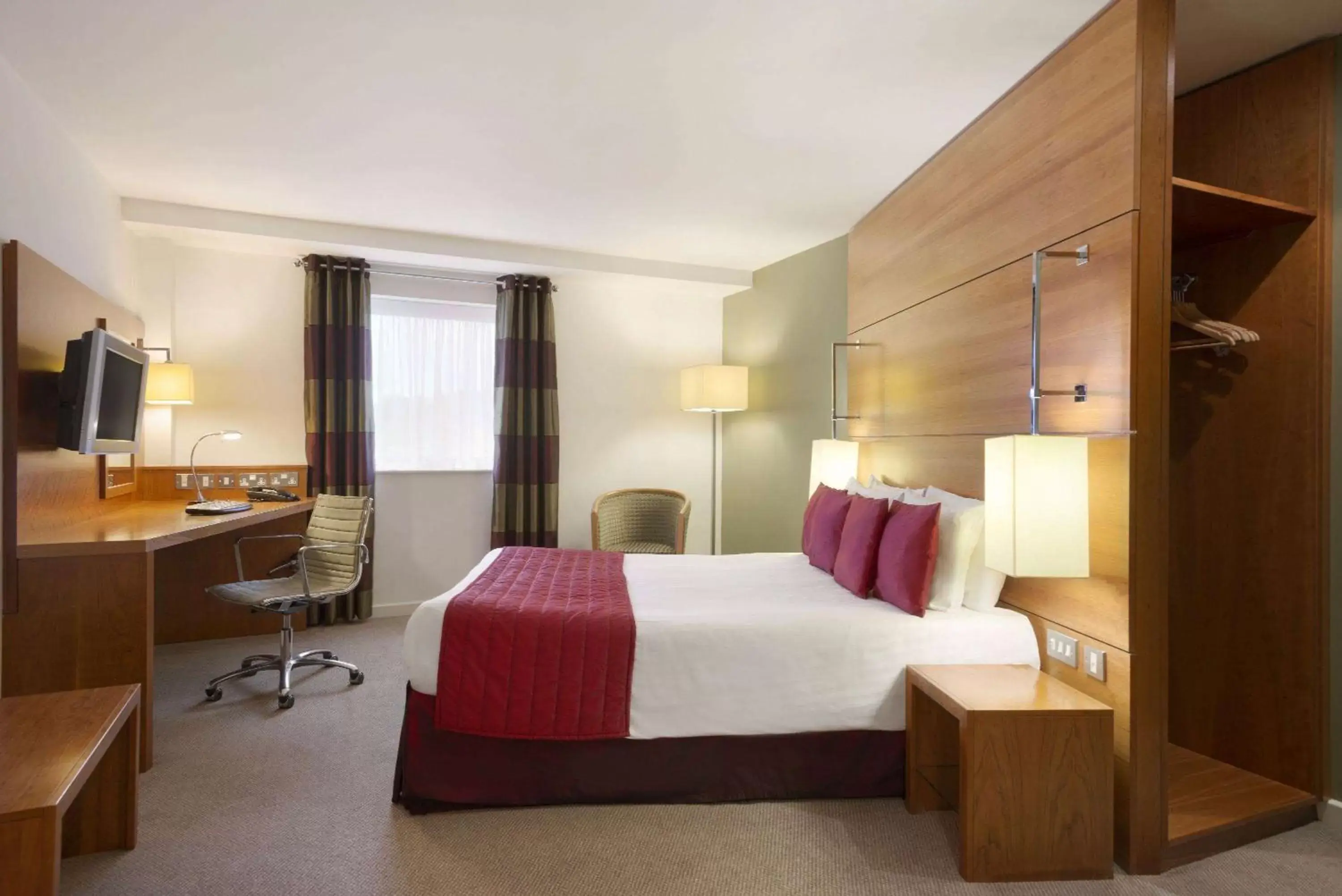 Photo of the whole room, Bed in Ramada Plaza Wrexham