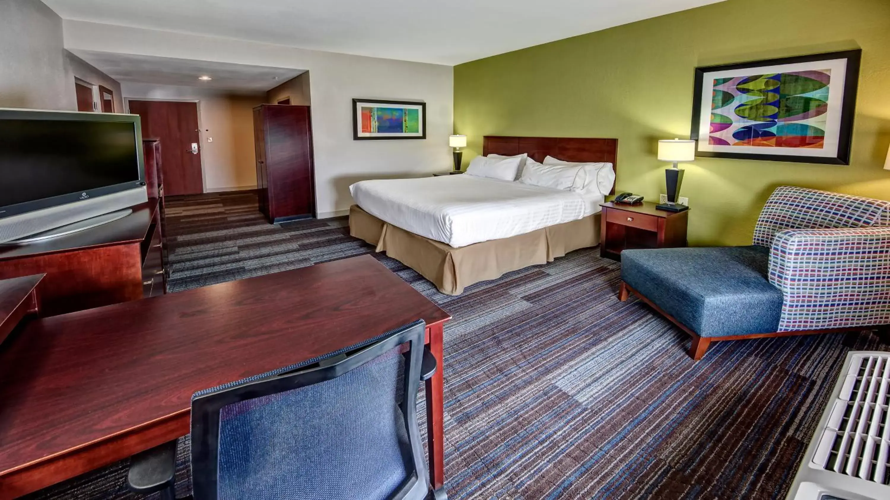 Photo of the whole room, Bed in Holiday Inn Express & Suites Cookeville, an IHG Hotel
