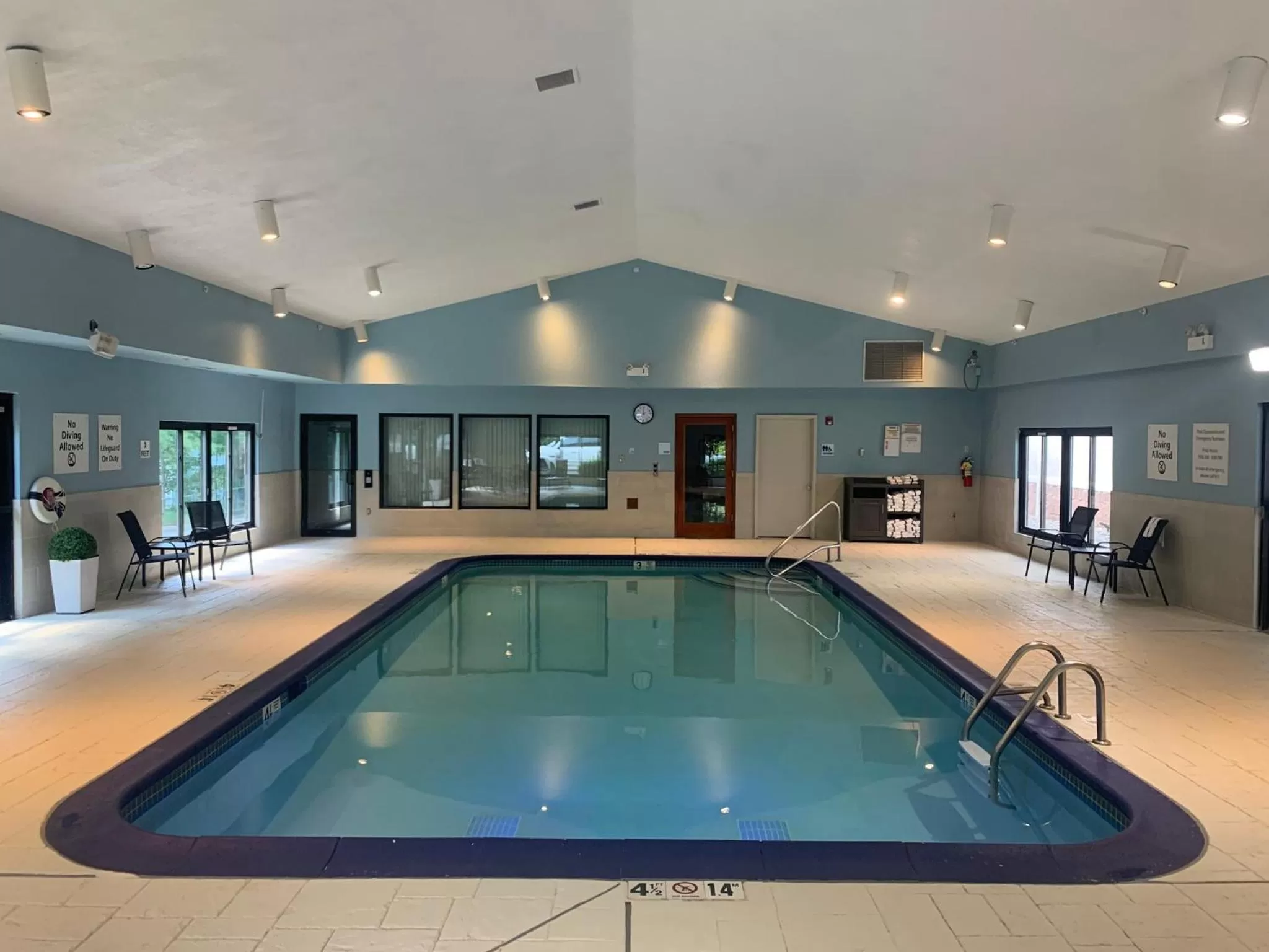 Swimming pool in Holiday Inn Express Hotel & Suites West Point-Fort Montgomery by IHG