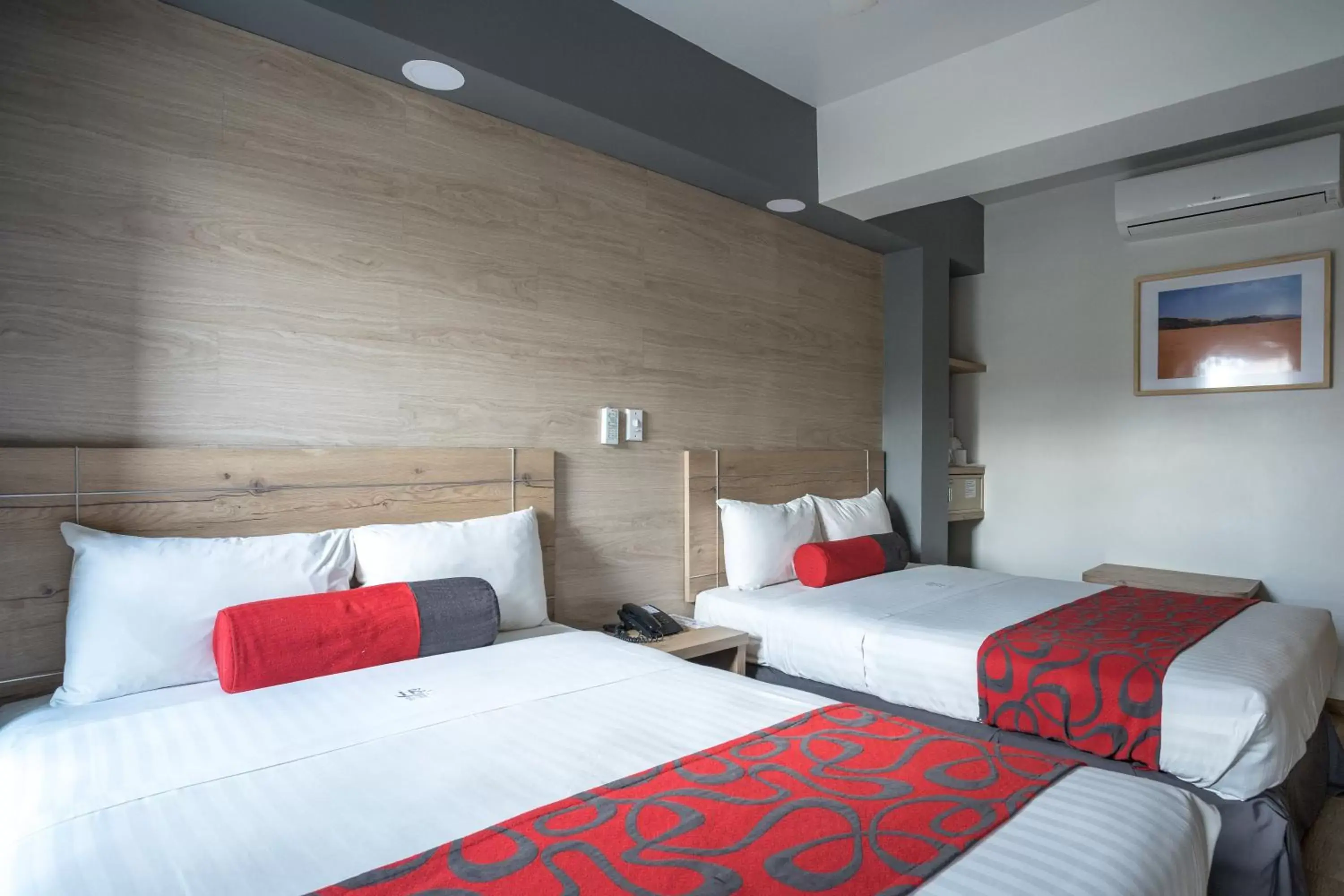 Double Room with Two Double Beds in Hotel Roble Double Room with Two Double Beds in Hotel Roble