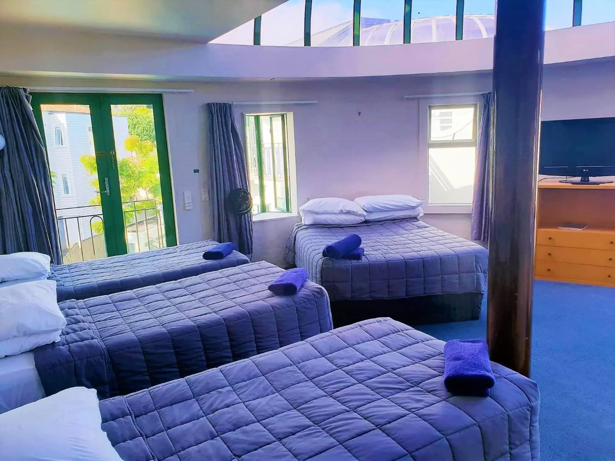 Bed in Parklane Motor Lodge