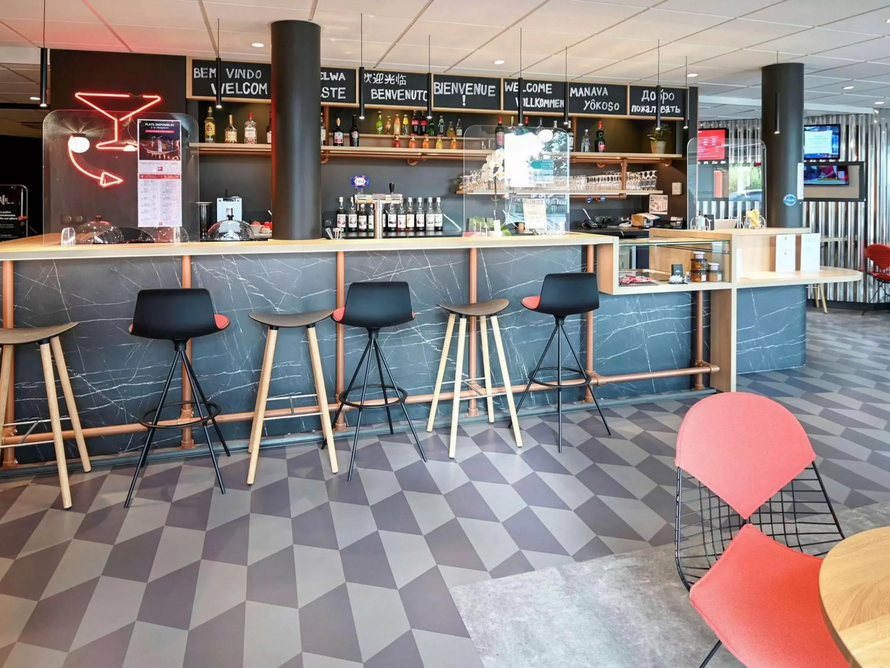 Lounge or bar, Lounge/Bar in ibis Auxerre Centre