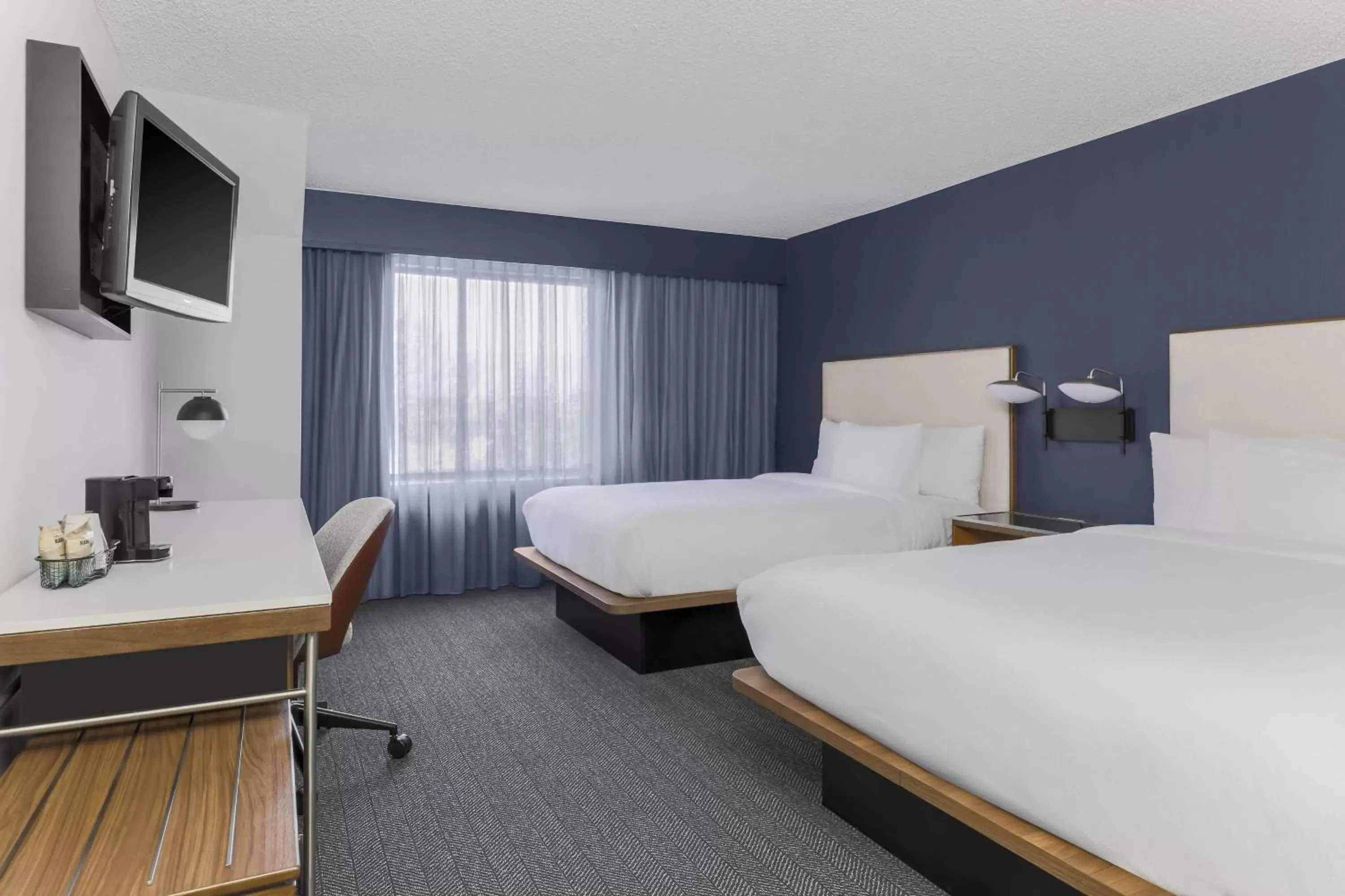 Photo of the whole room, Bed in Courtyard by Marriott Boulder Broomfield
