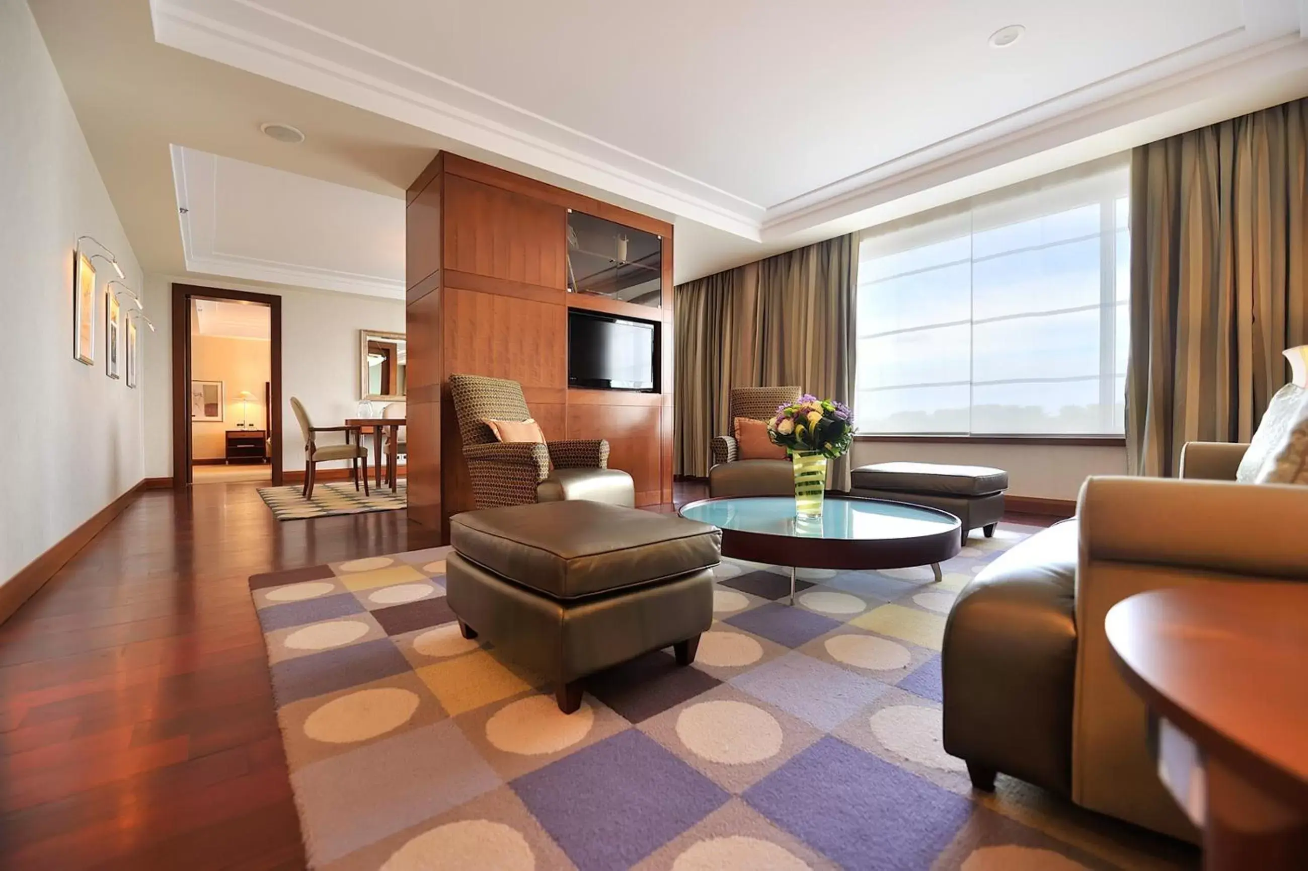 Living room, Seating Area in Regent Warsaw Hotel