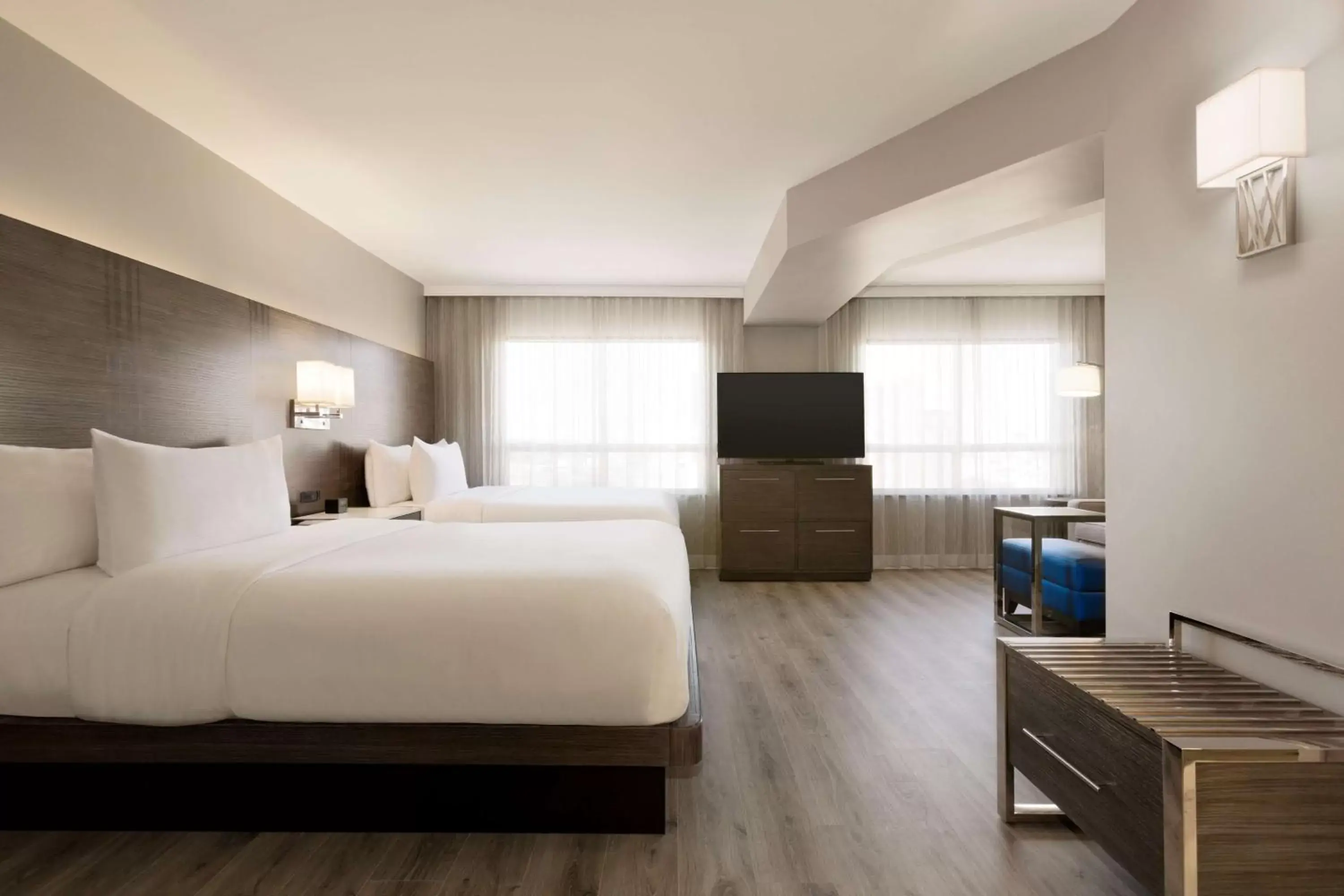 Bedroom in Embassy Suites By Hilton Toronto Airport