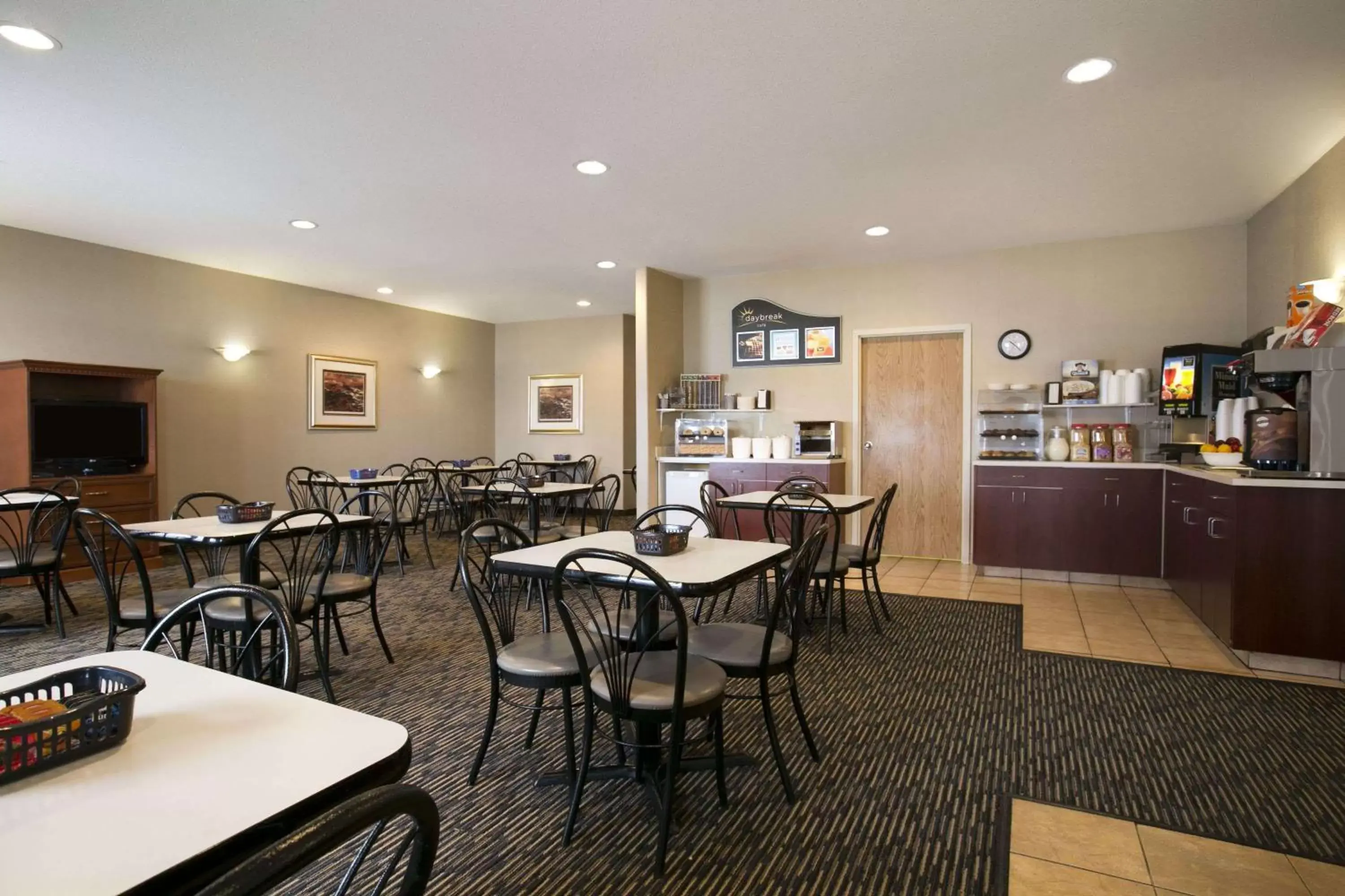 Restaurant/Places to Eat in Days Inn by Wyndham Moose Jaw