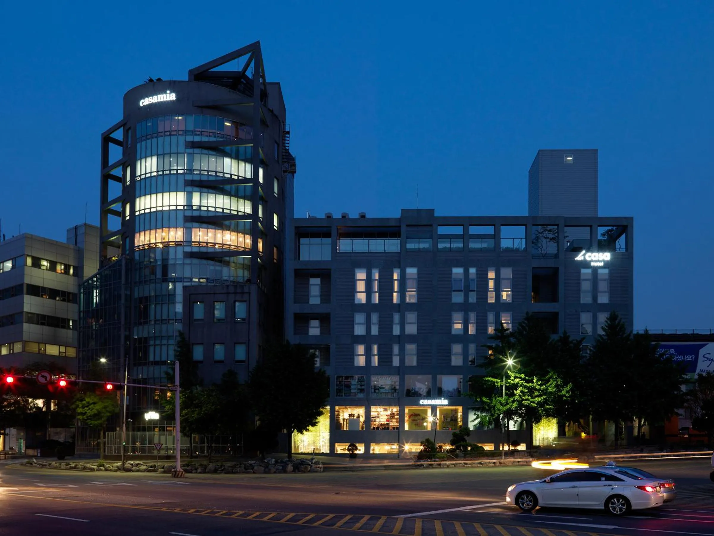 Facade/entrance in La Casa Hotel Seoul
