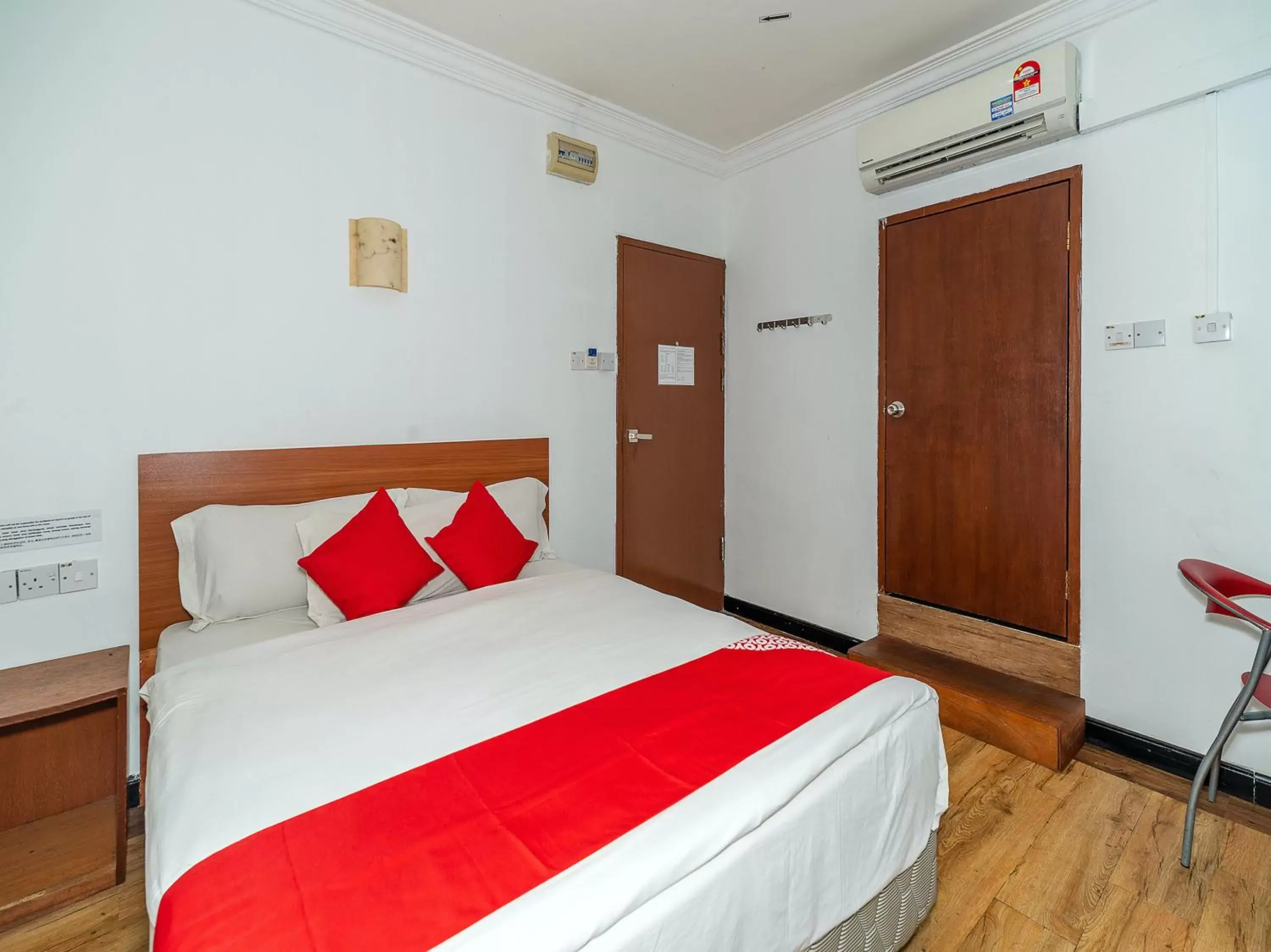 Bed in Super OYO 89847 Switz Paradise Hotel