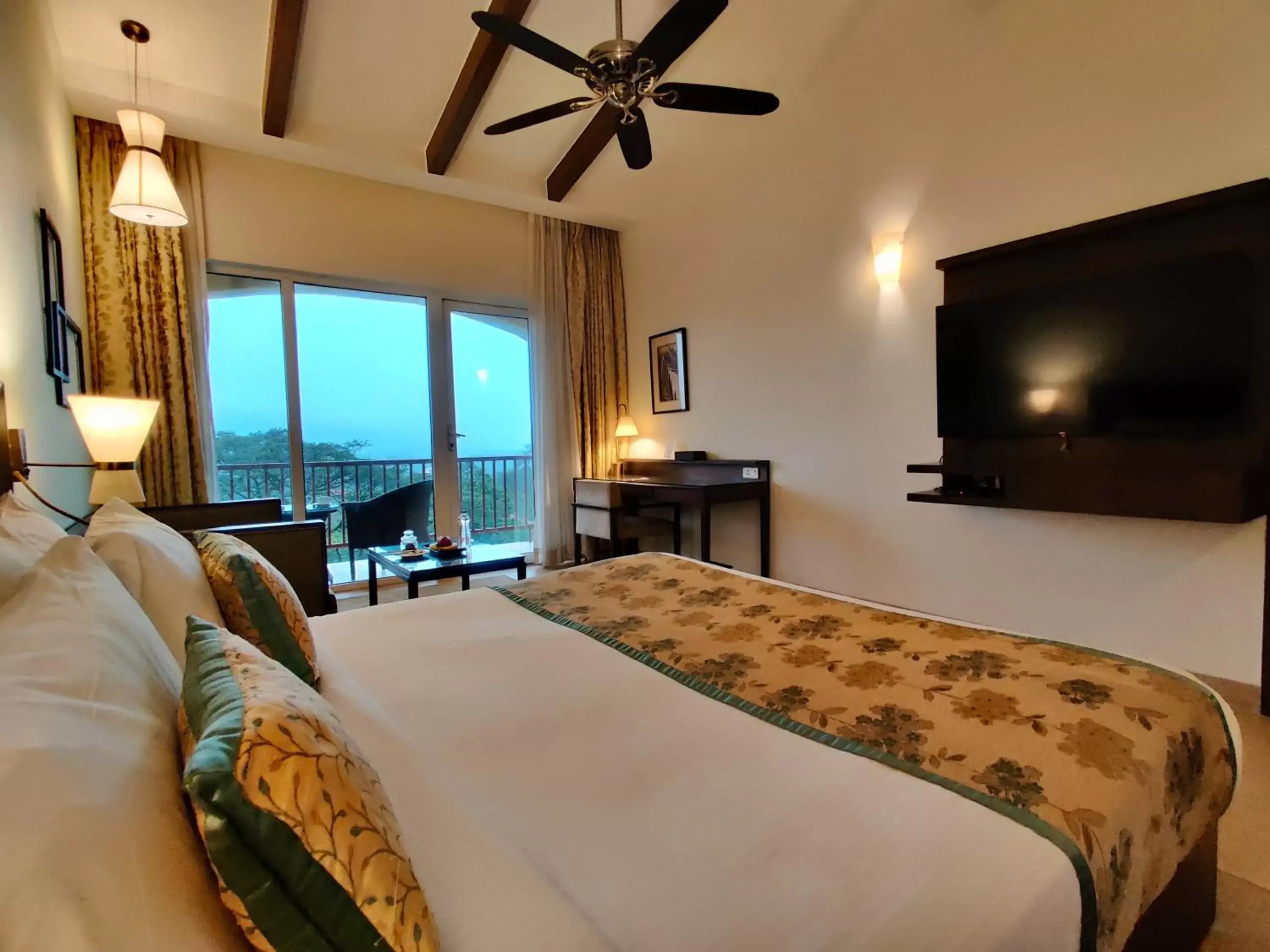 Bed, TV/Entertainment Center in Fariyas Resort Lonavala